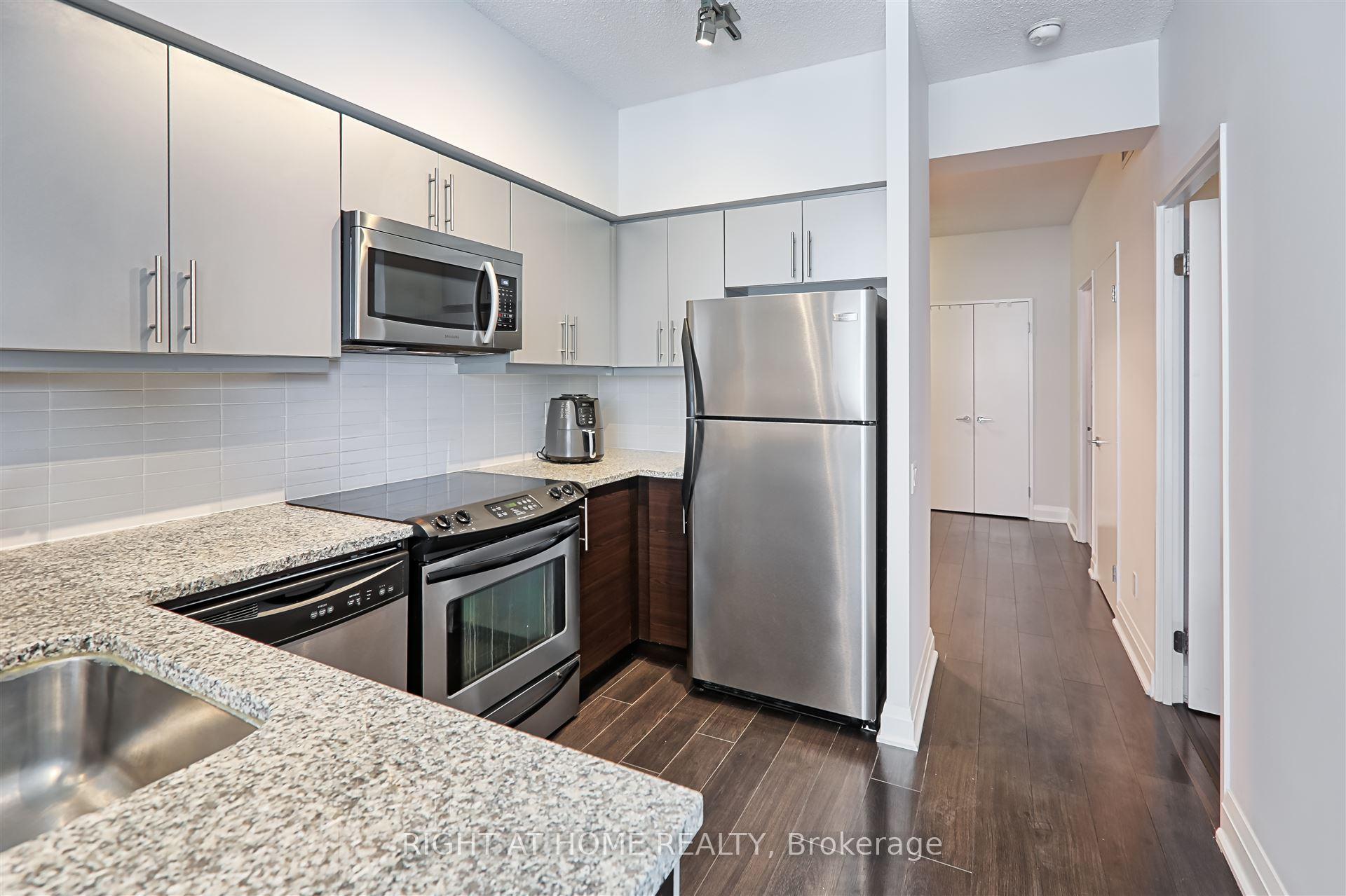 Photo 4 of Unit 908, 83 Redpath Avenue, Toronto, Mount Pleasant West — HOMEH