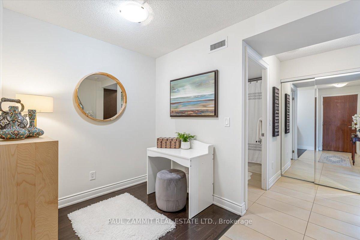 Photo 4 of Unit 319, 39 Galleria Parkway, Markham, Commerce Valley — HOMEH