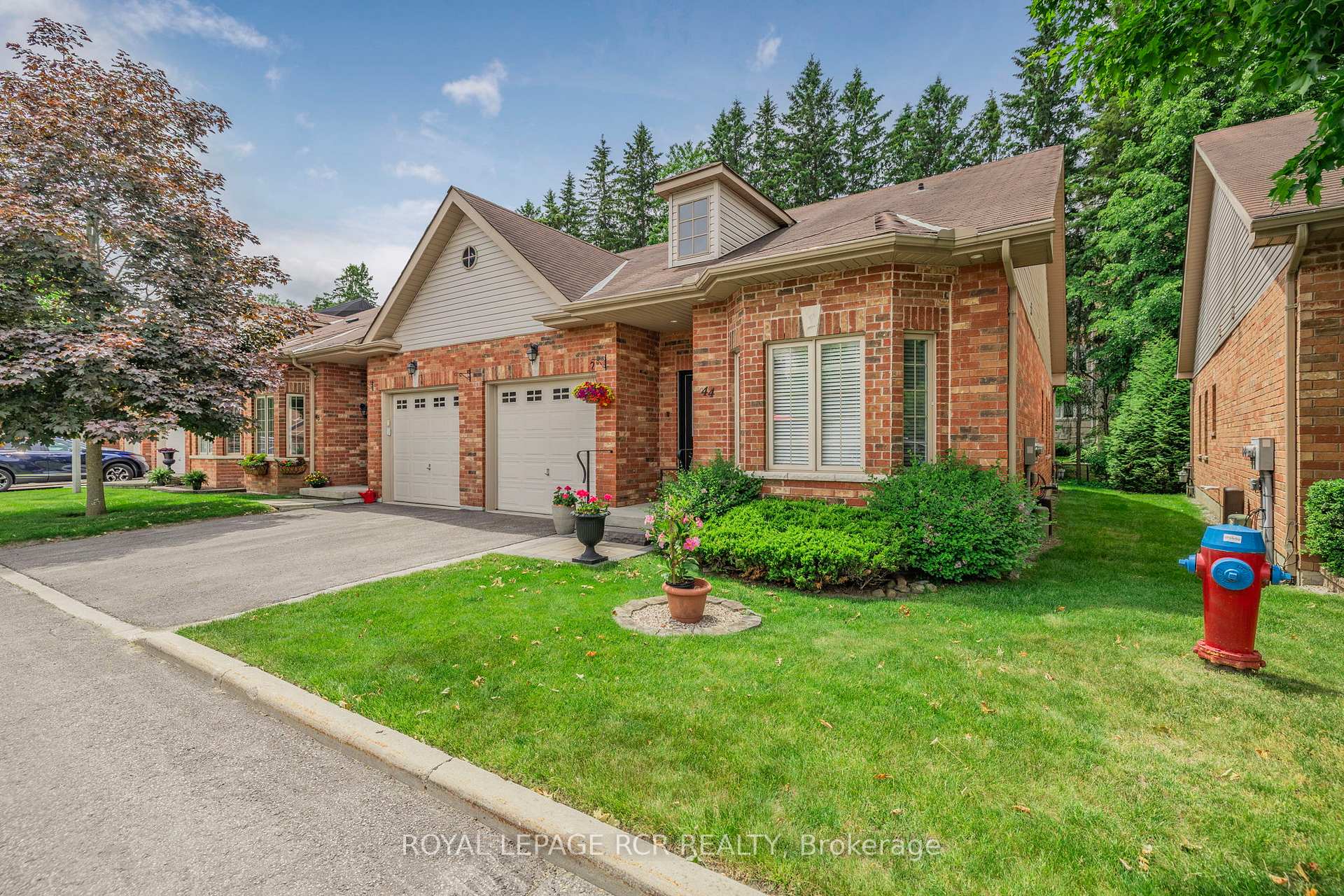 Photo 1 of 44 Fred Barnard Way, Uxbridge — HOMEH
