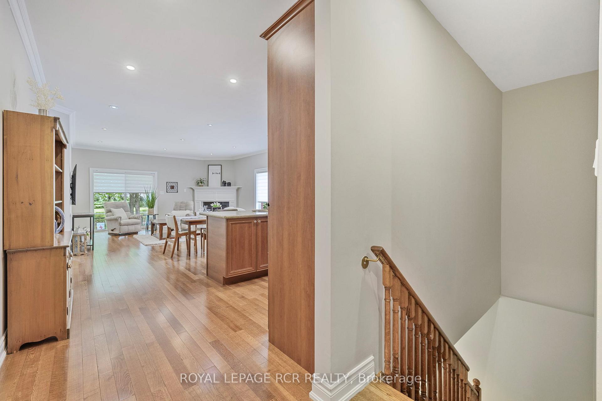 Photo 4 of 44 Fred Barnard Way, Uxbridge — HOMEH