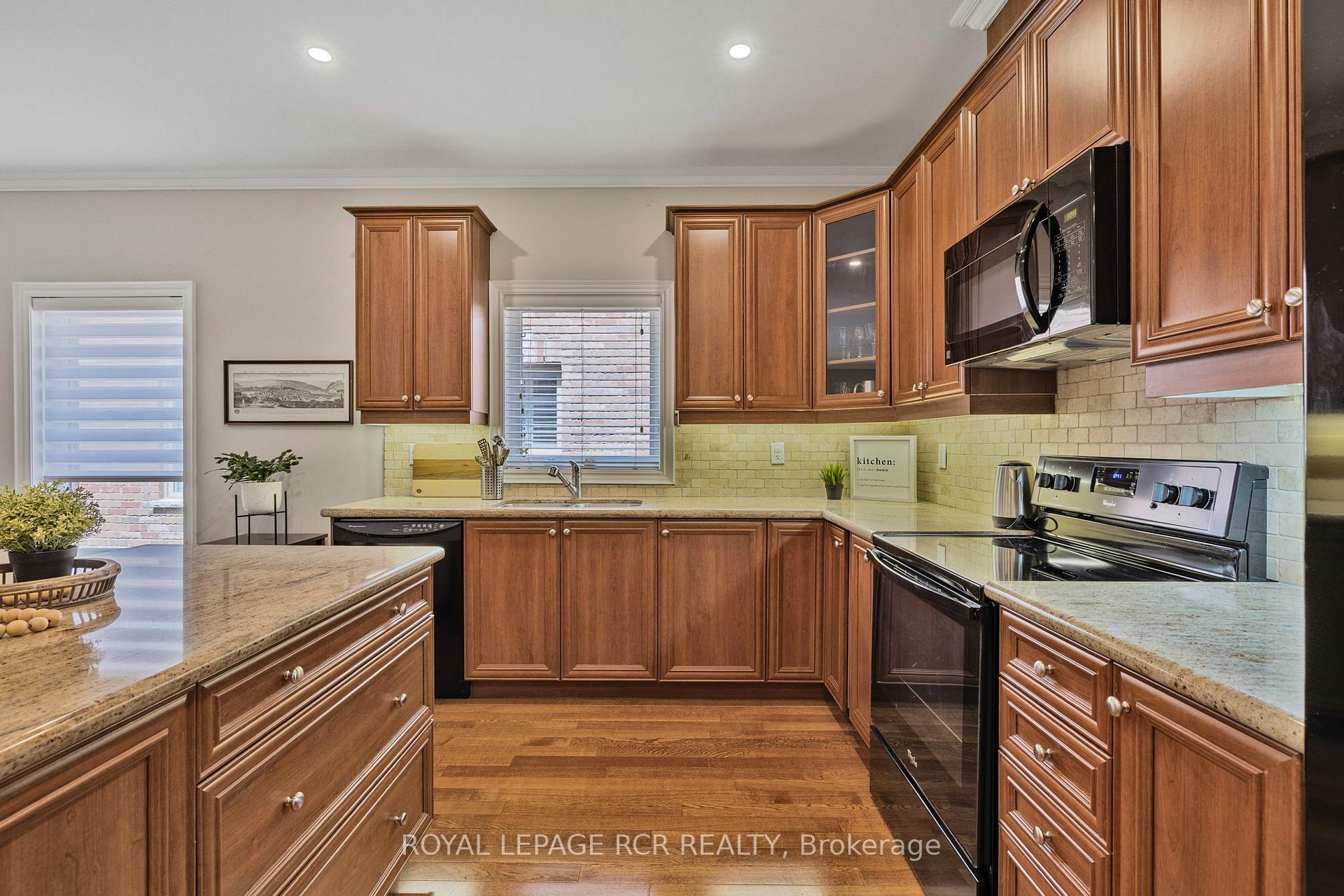 Photo 2 of 44 Fred Barnard Way, Uxbridge — HOMEH
