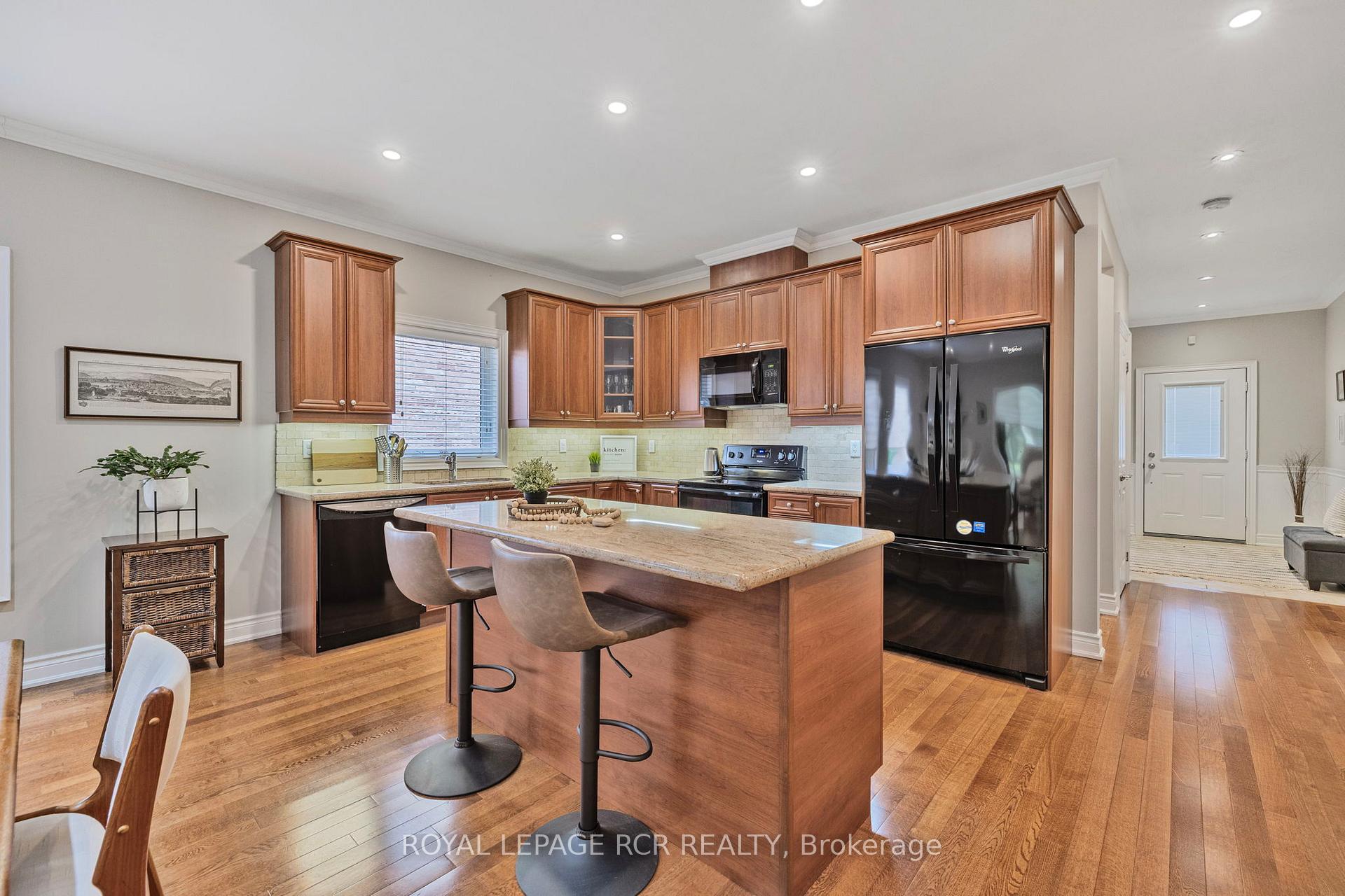 Photo 9 of 44 Fred Barnard Way, Uxbridge — HOMEH