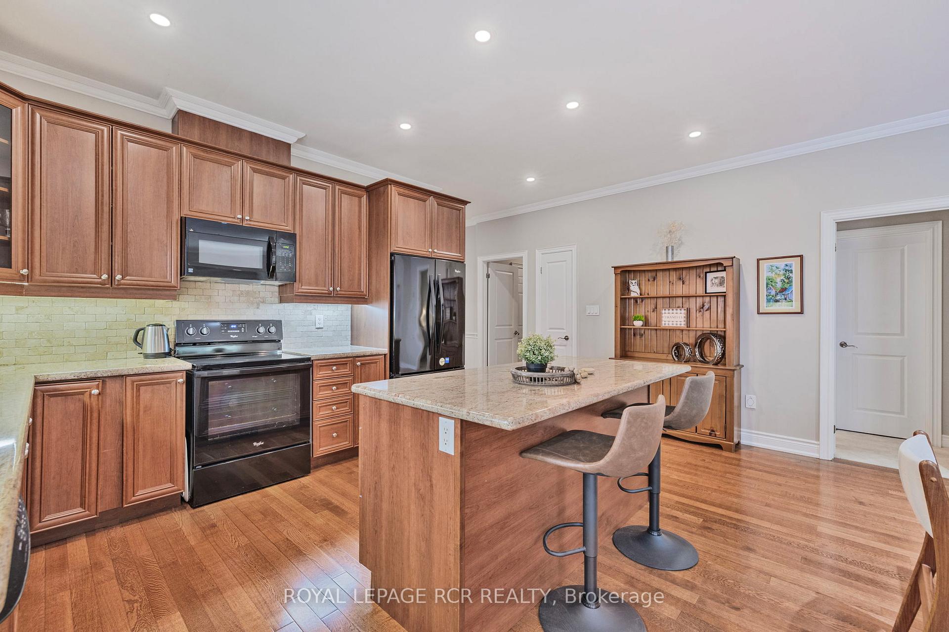 Photo 10 of 44 Fred Barnard Way, Uxbridge — HOMEH