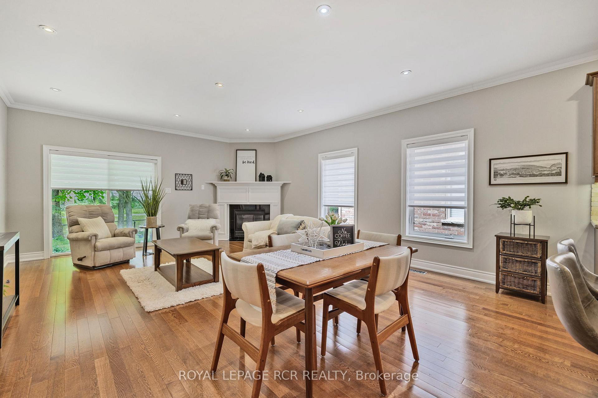 Photo 23 of 44 Fred Barnard Way, Uxbridge — HOMEH