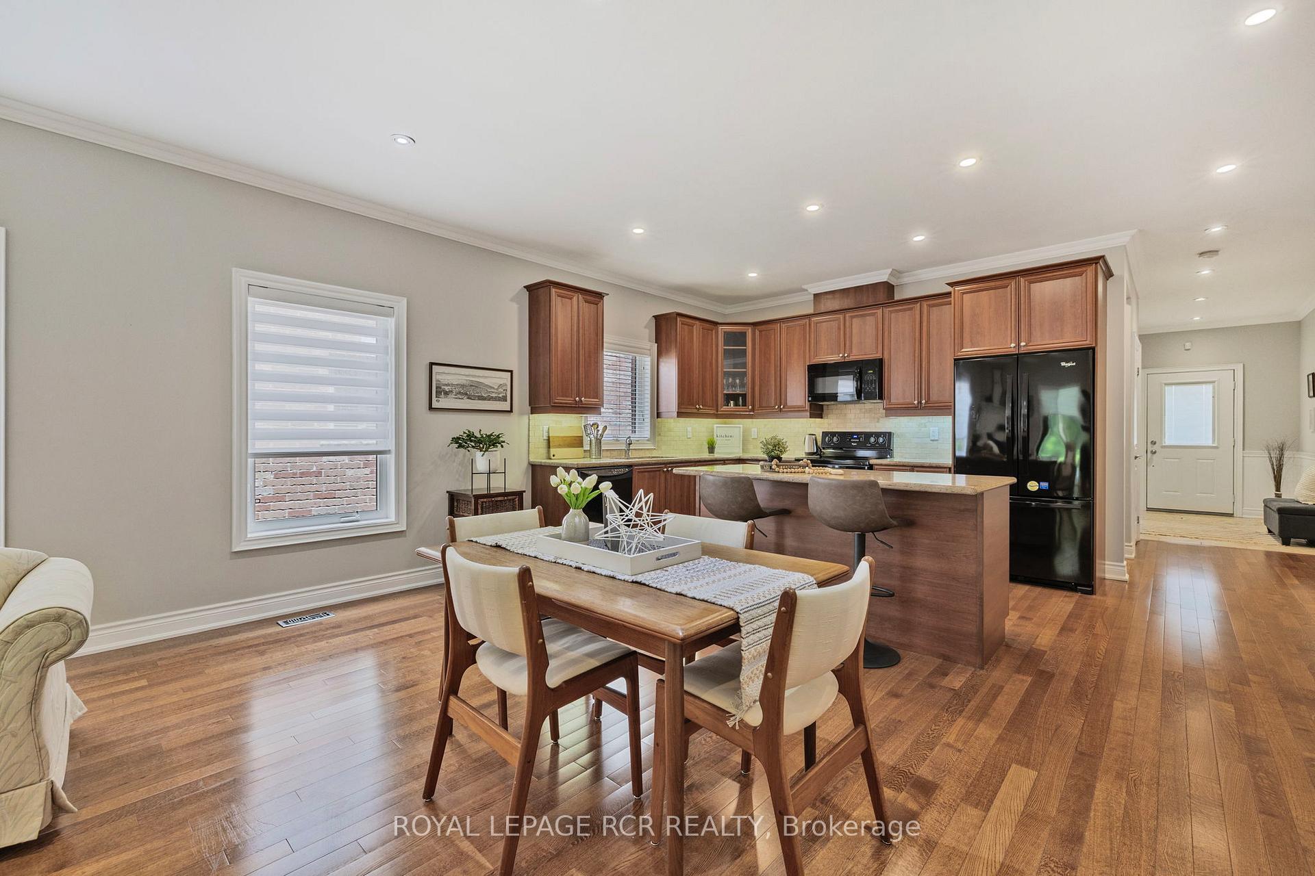 Photo 11 of 44 Fred Barnard Way, Uxbridge — HOMEH