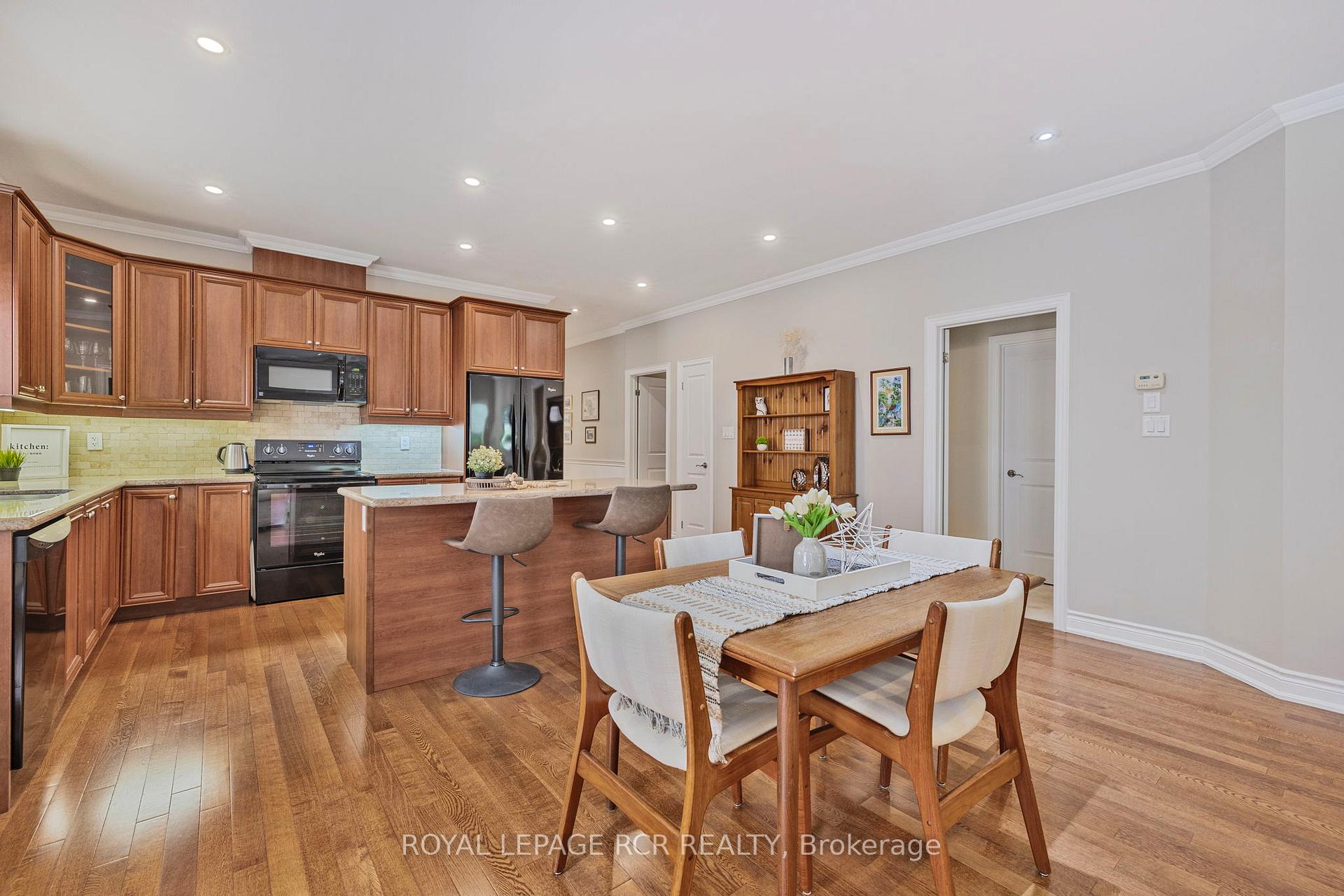 Photo 15 of 44 Fred Barnard Way, Uxbridge — HOMEH