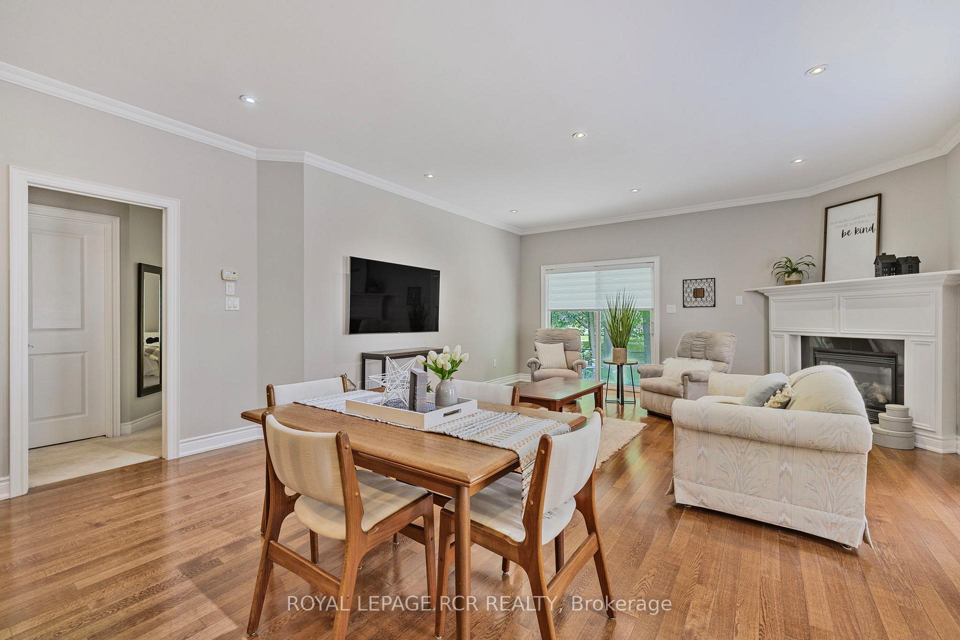 Photo 12 of 44 Fred Barnard Way, Uxbridge — HOMEH
