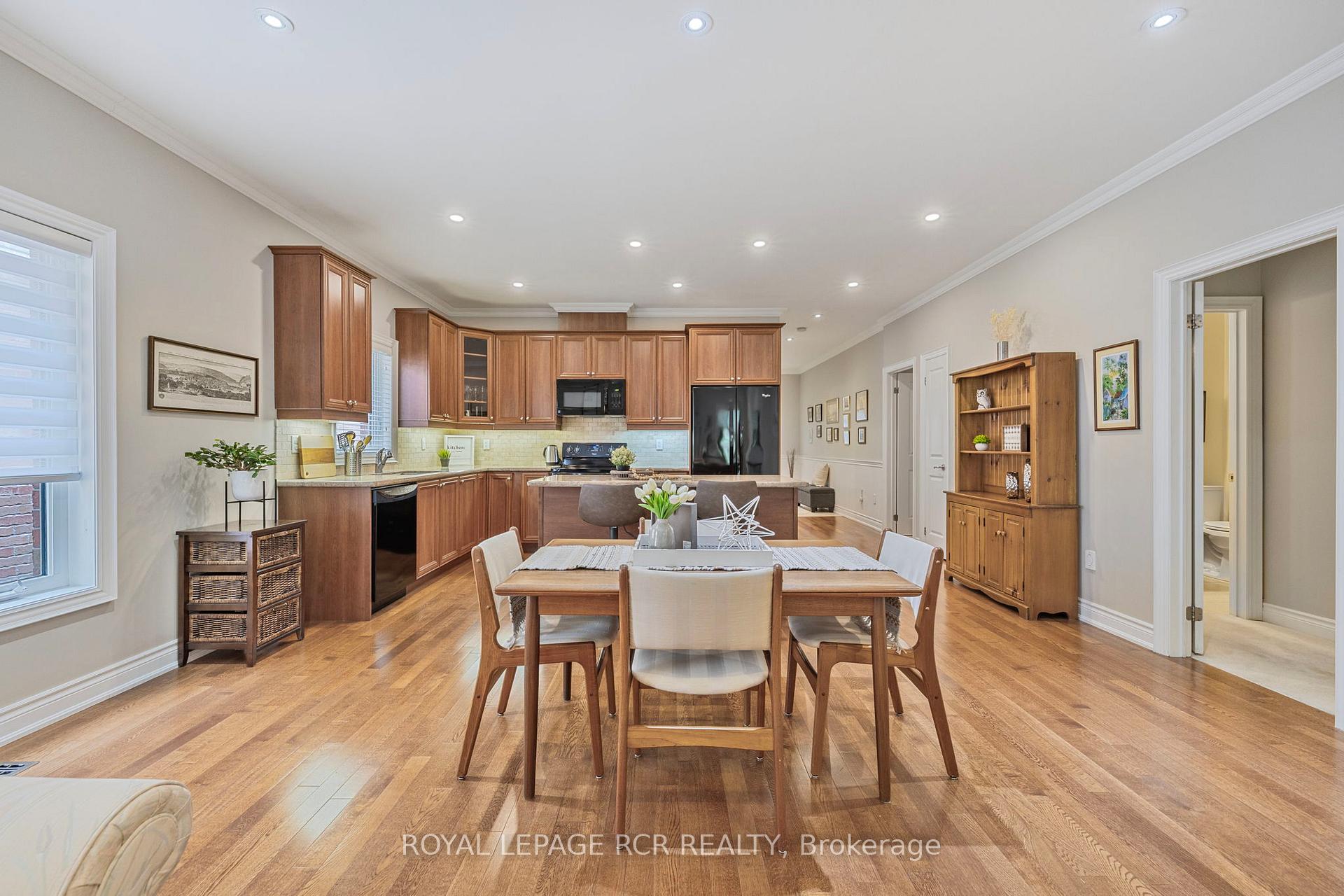 Photo 13 of 44 Fred Barnard Way, Uxbridge — HOMEH