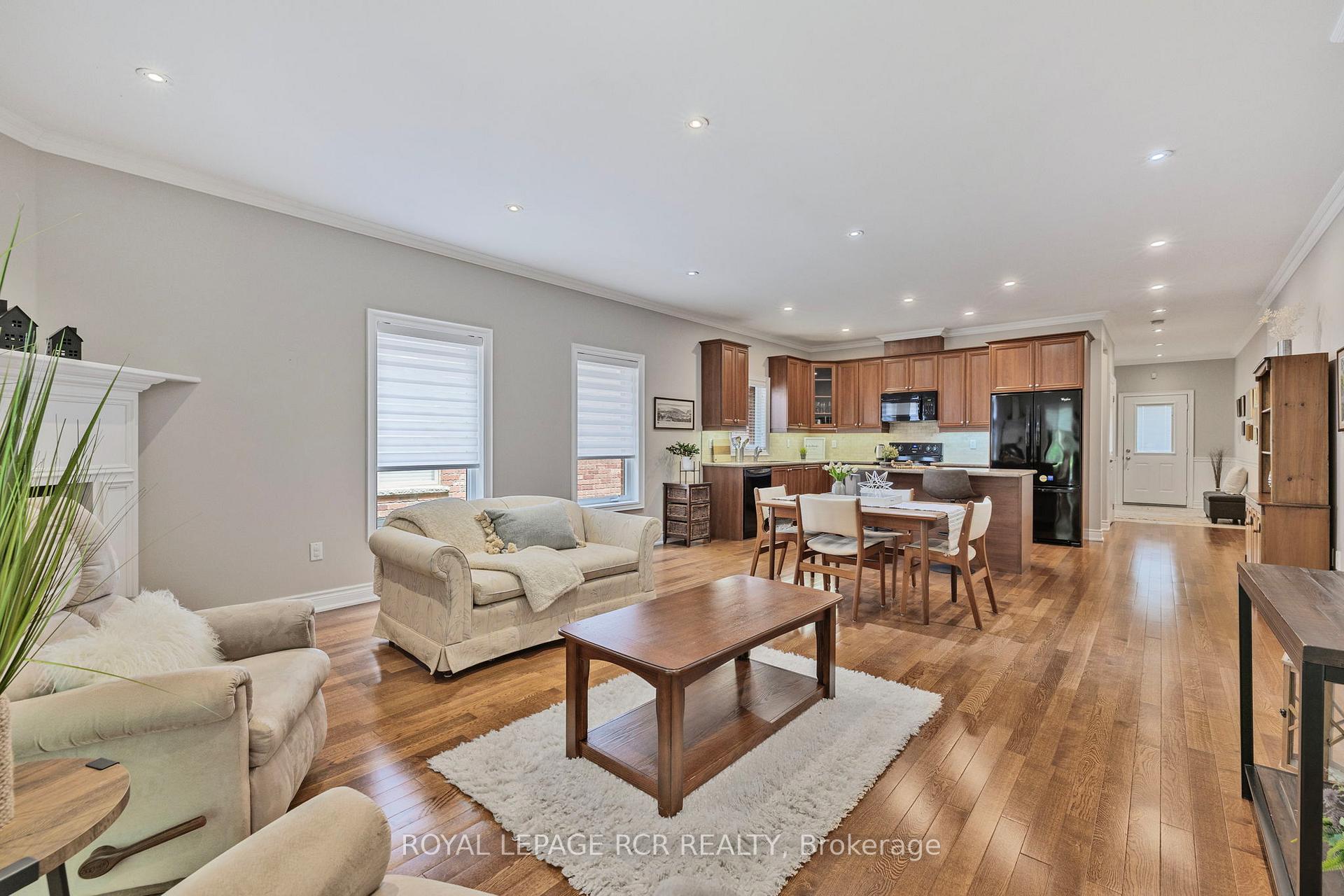 Photo 18 of 44 Fred Barnard Way, Uxbridge — HOMEH