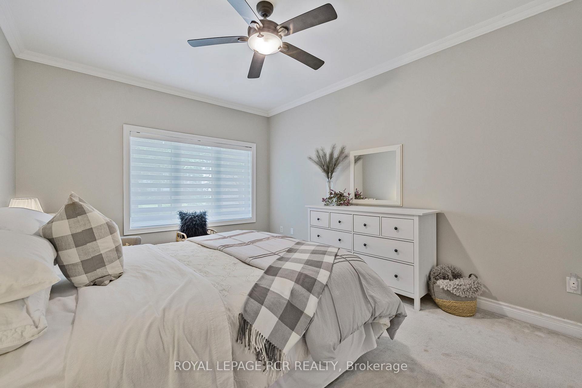 Photo 25 of 44 Fred Barnard Way, Uxbridge — HOMEH