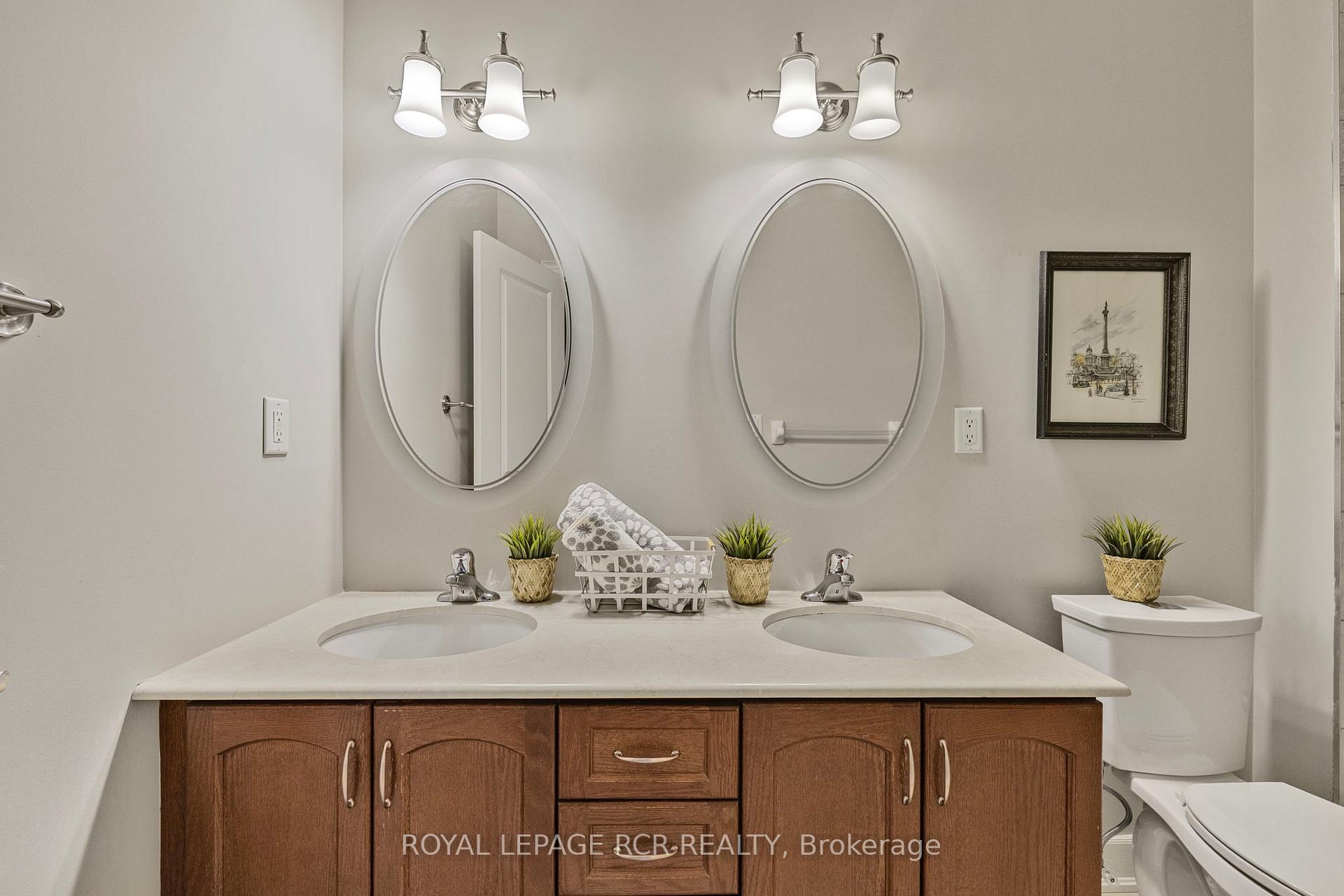 Photo 37 of 44 Fred Barnard Way, Uxbridge — HOMEH