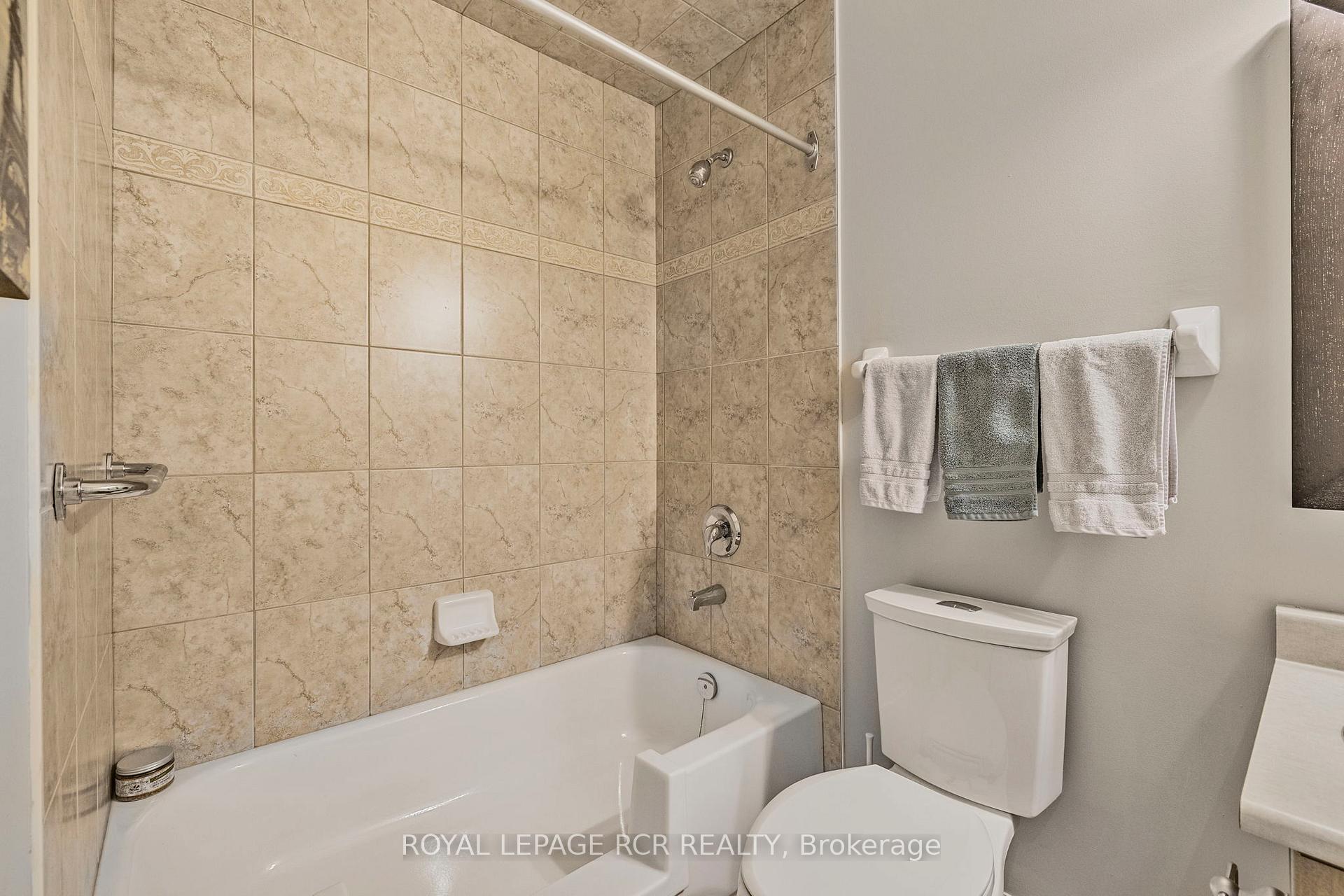 Photo 32 of 44 Fred Barnard Way, Uxbridge — HOMEH