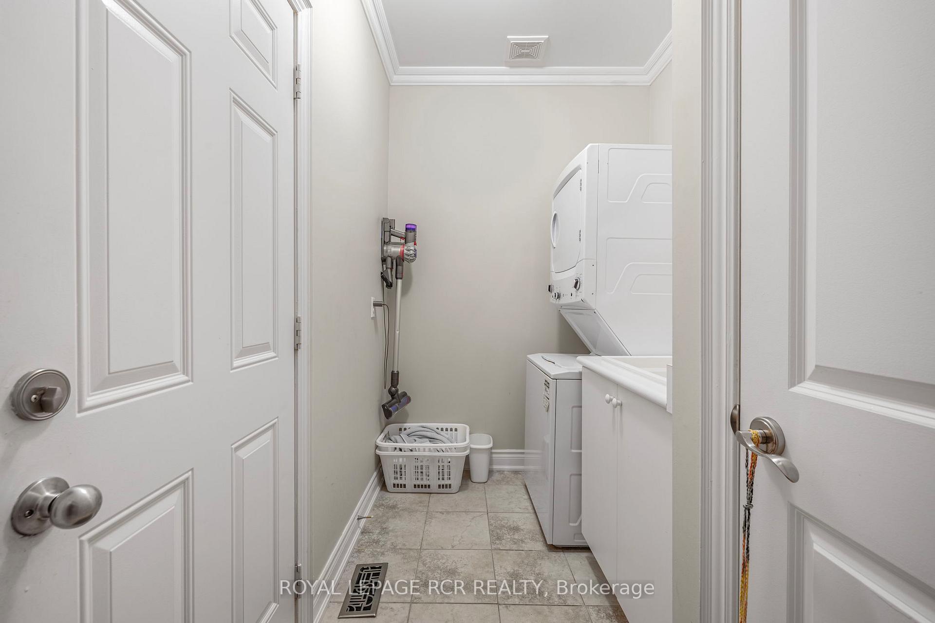 Photo 24 of 44 Fred Barnard Way, Uxbridge — HOMEH