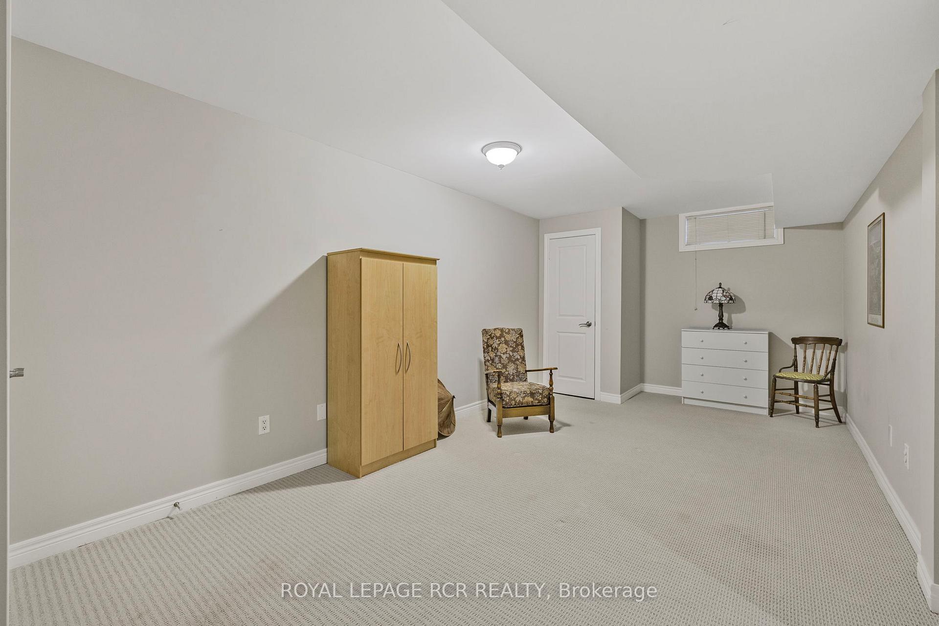 Photo 48 of 44 Fred Barnard Way, Uxbridge — HOMEH