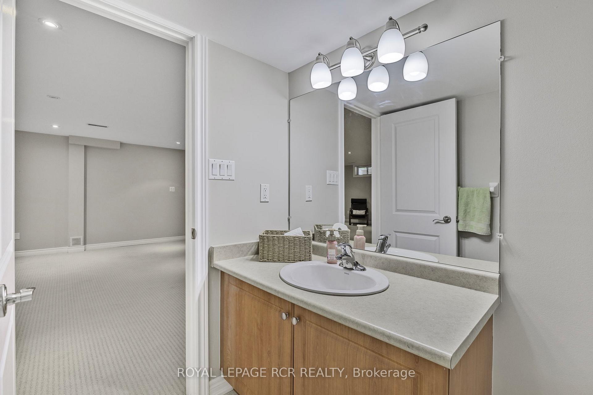 Photo 36 of 44 Fred Barnard Way, Uxbridge — HOMEH