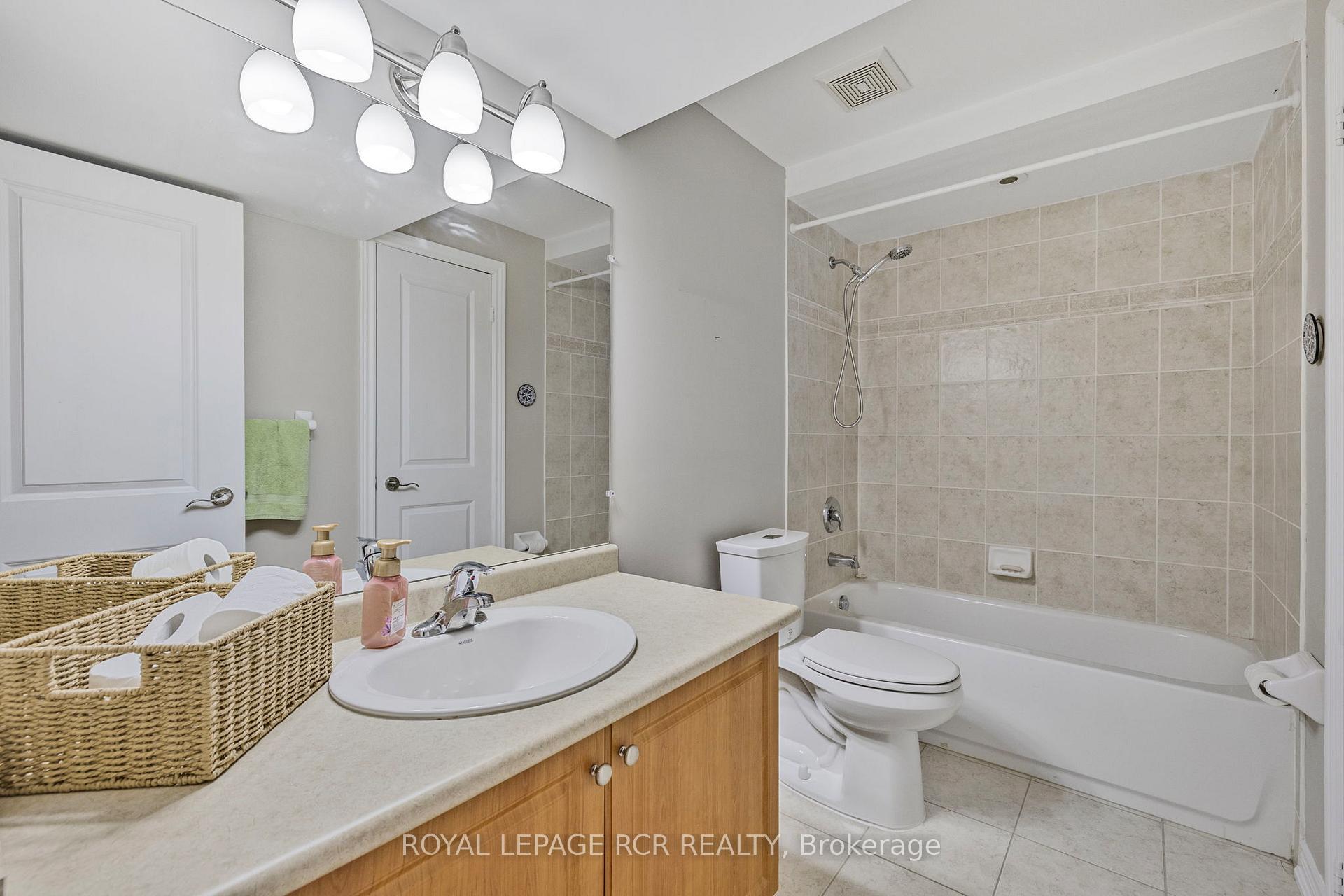 Photo 28 of 44 Fred Barnard Way, Uxbridge — HOMEH