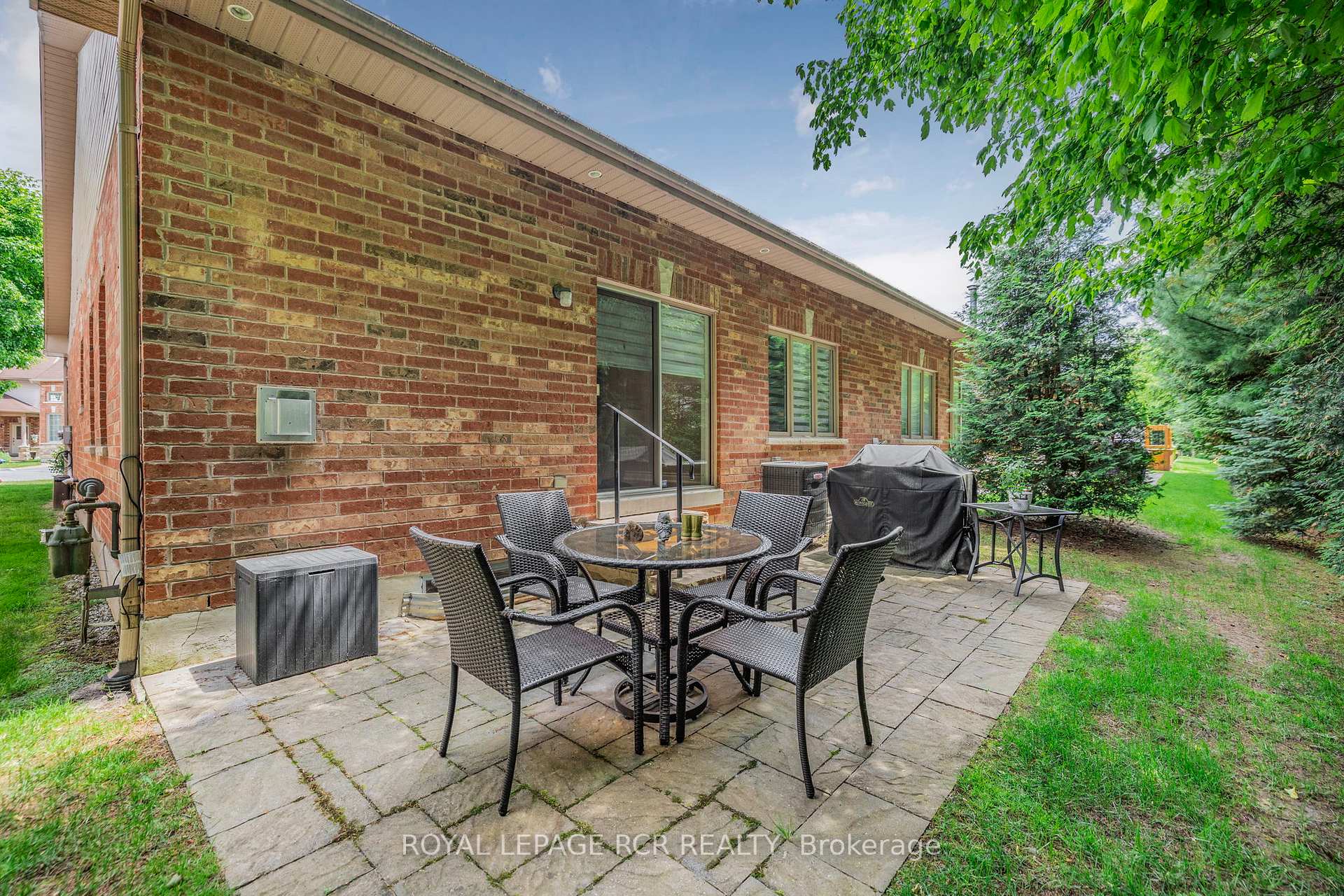 Photo 43 of 44 Fred Barnard Way, Uxbridge — HOMEH