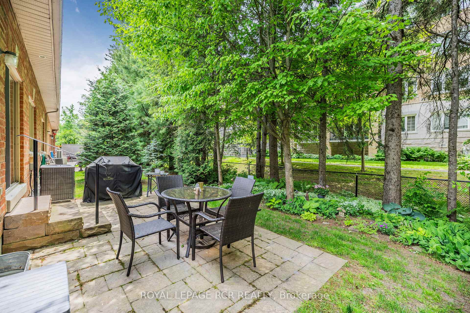 Photo 38 of 44 Fred Barnard Way, Uxbridge — HOMEH