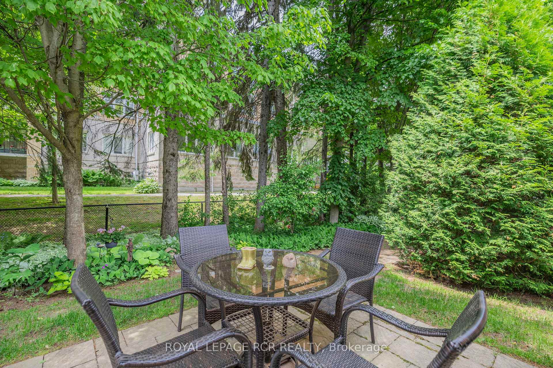 Photo 45 of 44 Fred Barnard Way, Uxbridge — HOMEH