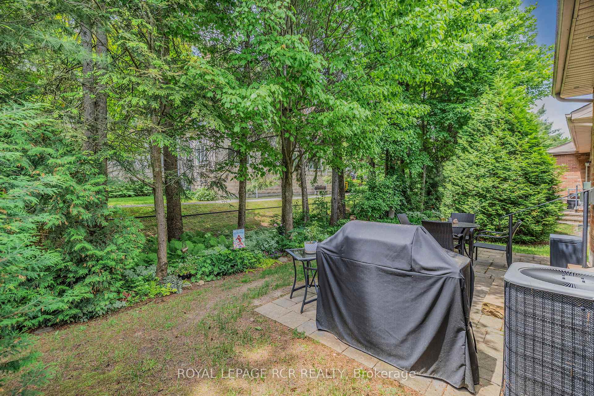 Photo 40 of 44 Fred Barnard Way, Uxbridge — HOMEH