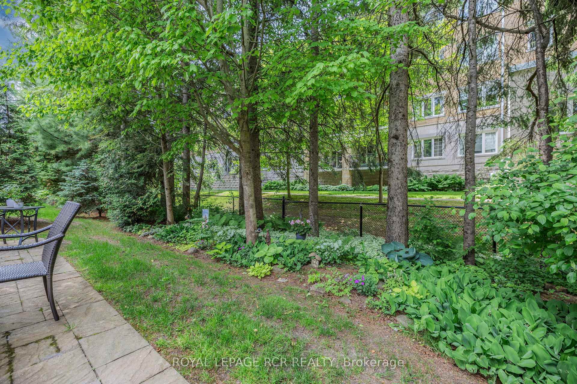 Photo 46 of 44 Fred Barnard Way, Uxbridge — HOMEH