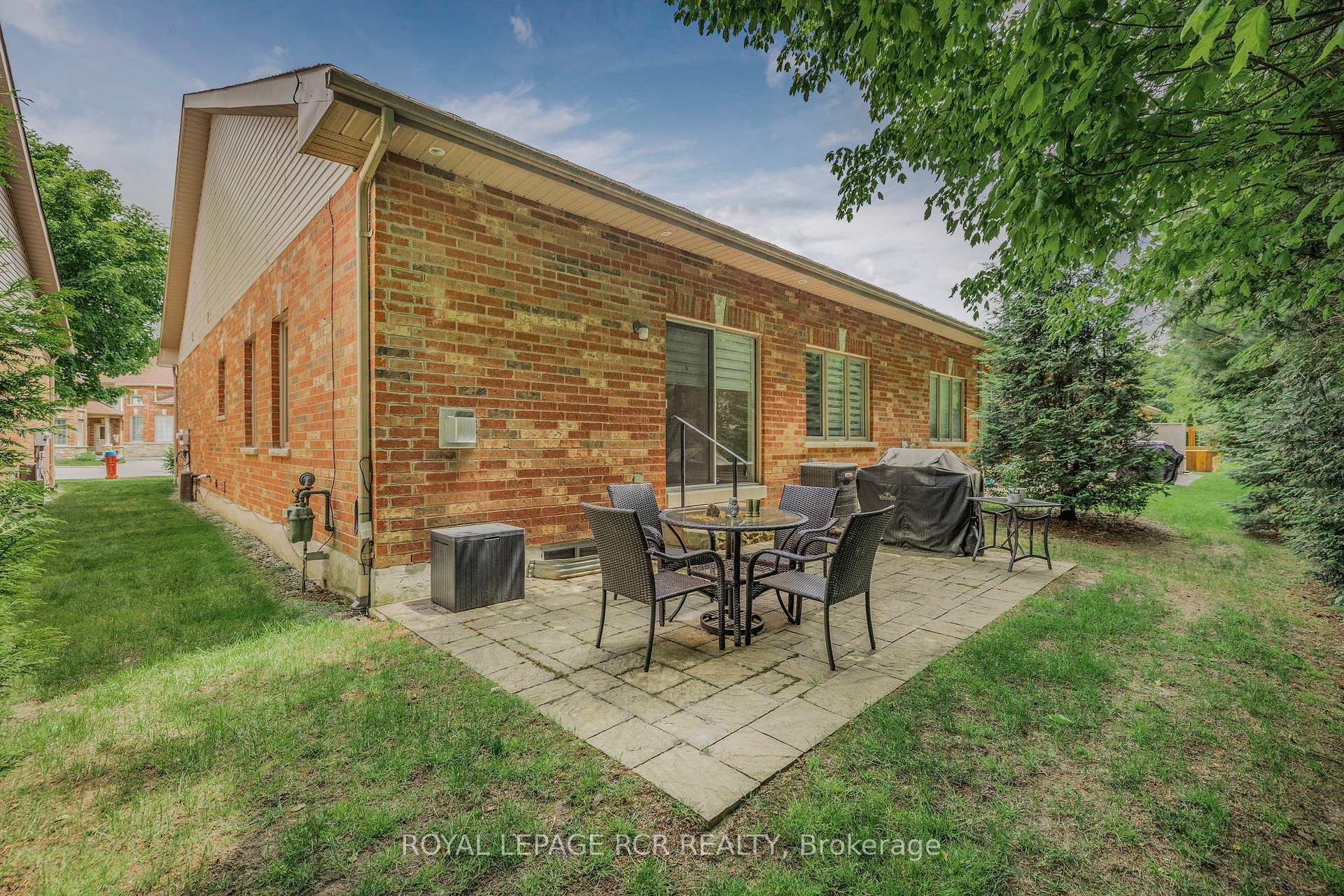 Photo 47 of 44 Fred Barnard Way, Uxbridge — HOMEH