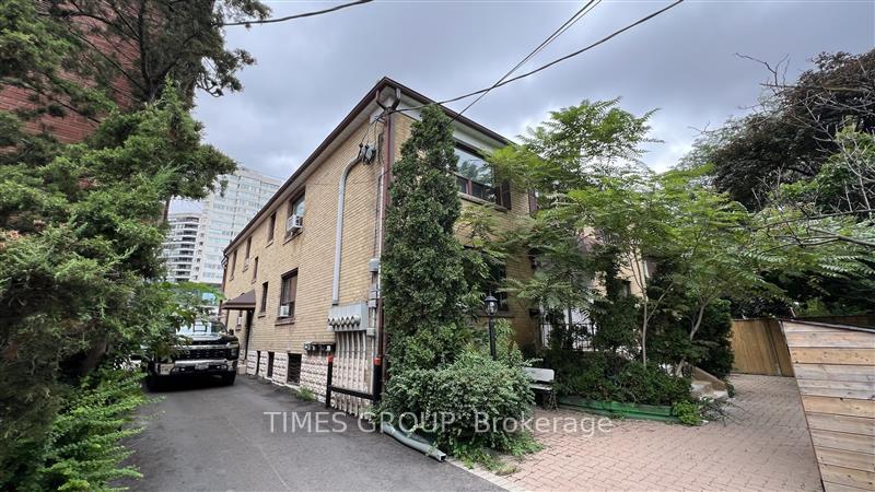 Front of Unit D, 46 Hillsdale Avenue