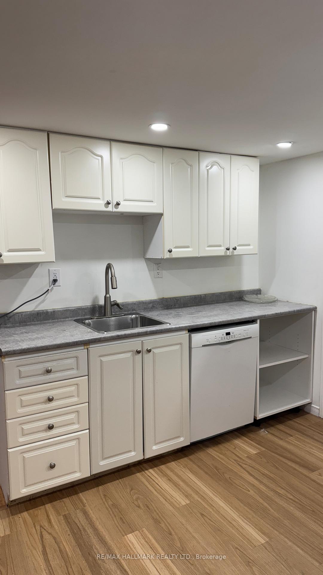 Photo 7 of Unit Bsmt, 36 Richardson Drive, Aurora, Aurora Highlands — HOMEH