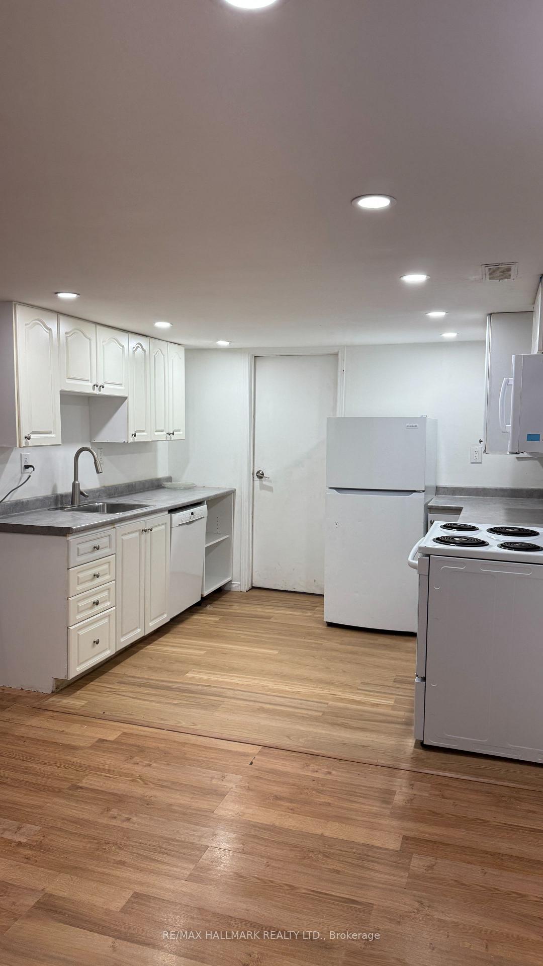 Photo 10 of Unit Bsmt, 36 Richardson Drive, Aurora, Aurora Highlands — HOMEH