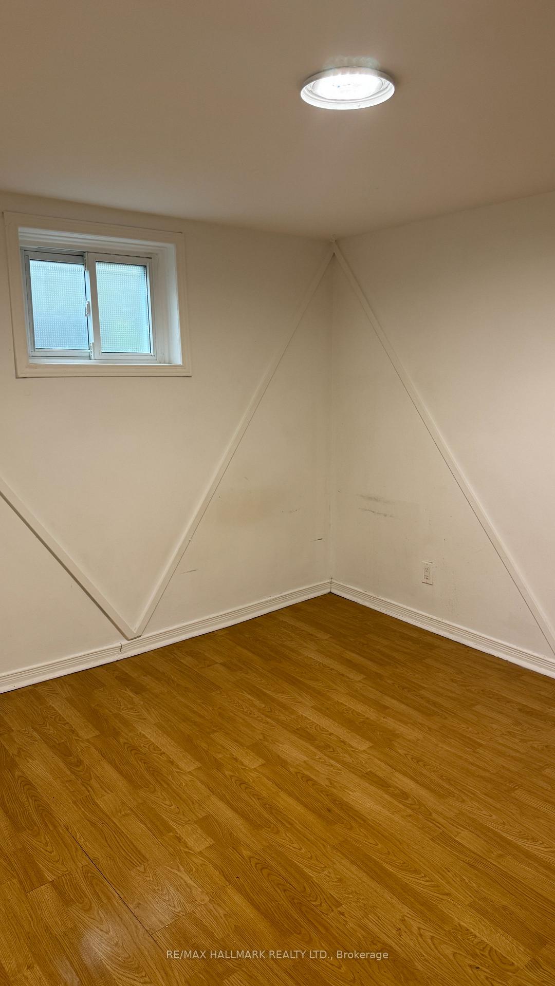 Photo 2 of Unit Bsmt, 36 Richardson Drive, Aurora, Aurora Highlands — HOMEH