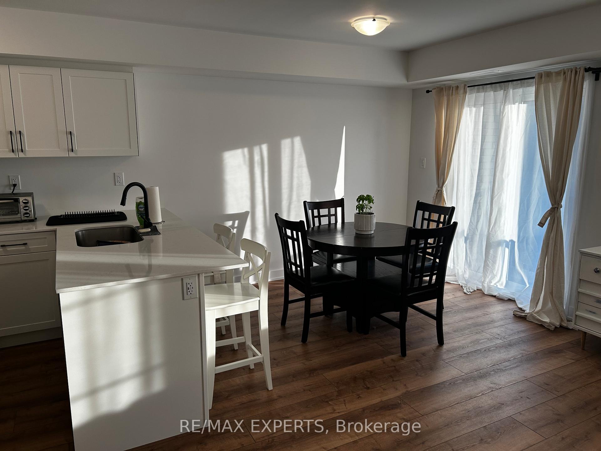 Photo 5 of Unit 3, 32 Wagon Lane, Barrie, Innis-Shore — HOMEH