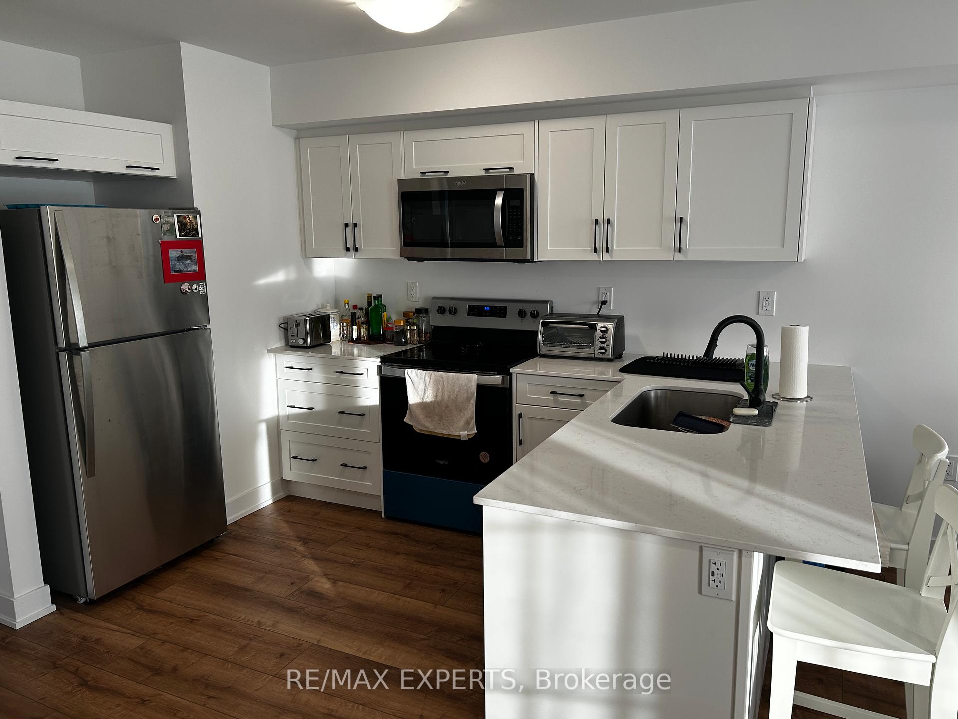 Photo 4 of Unit 3, 32 Wagon Lane, Barrie, Innis-Shore — HOMEH