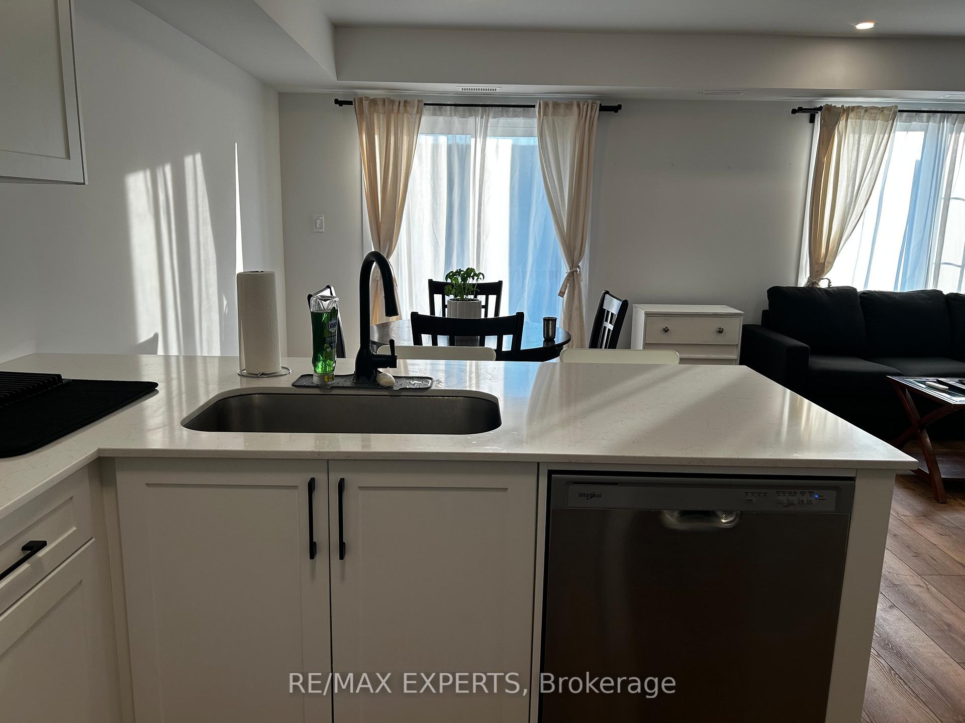 Photo 3 of Unit 3, 32 Wagon Lane, Barrie, Innis-Shore — HOMEH