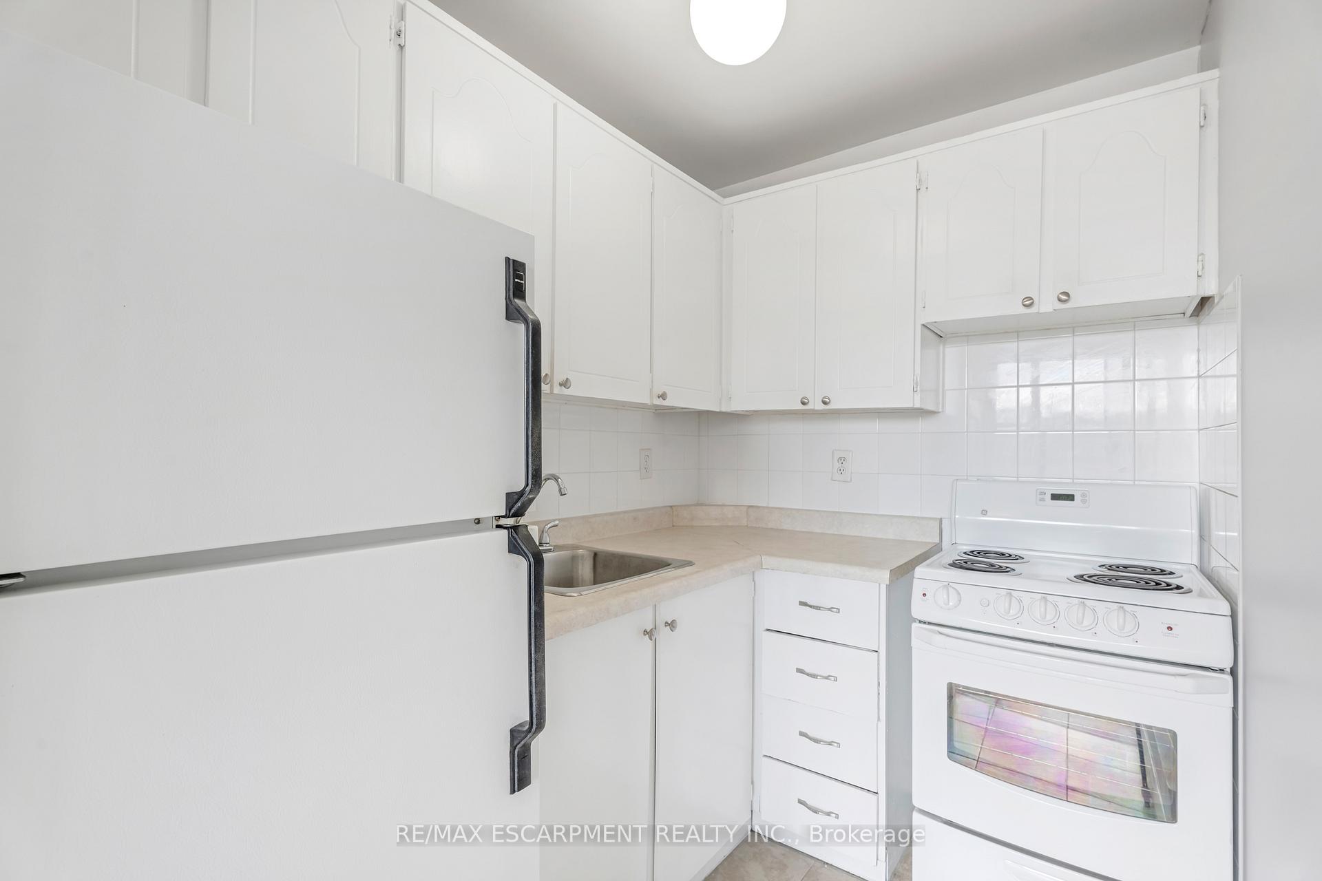 Photo 3 of Unit 3307, 150 Charlton Avenue E, Hamilton, Corktown — HOMEH