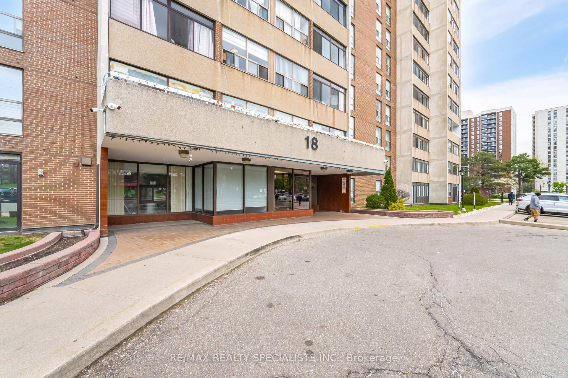 Photo 3 of Unit 1612, 18 Knightsbridge Road, Brampton, Queen Street Corridor — HOMEH