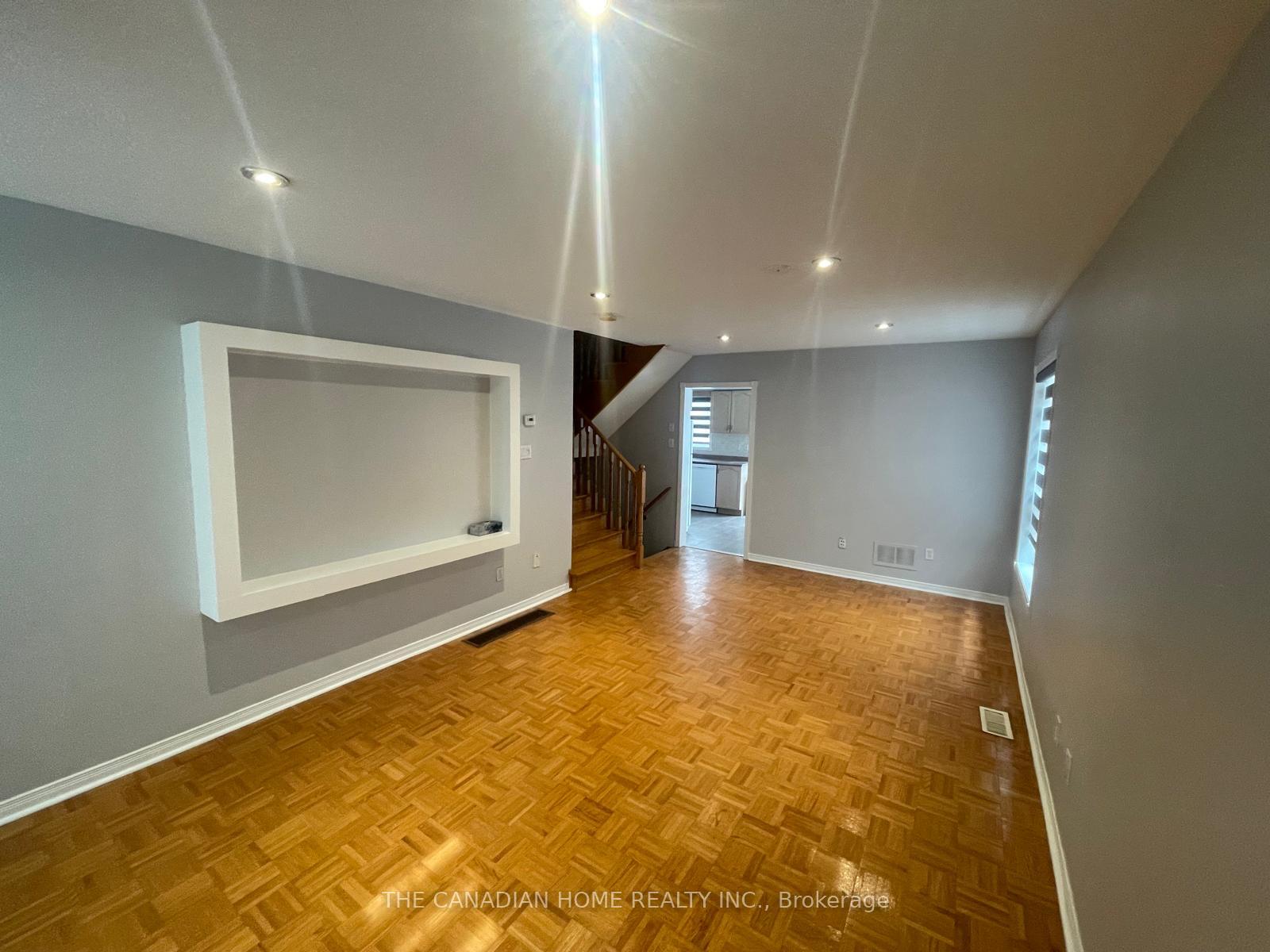 Photo 10 of 63 Heartleaf Crescent, Brampton, Fletcher's Meadow — HOMEH