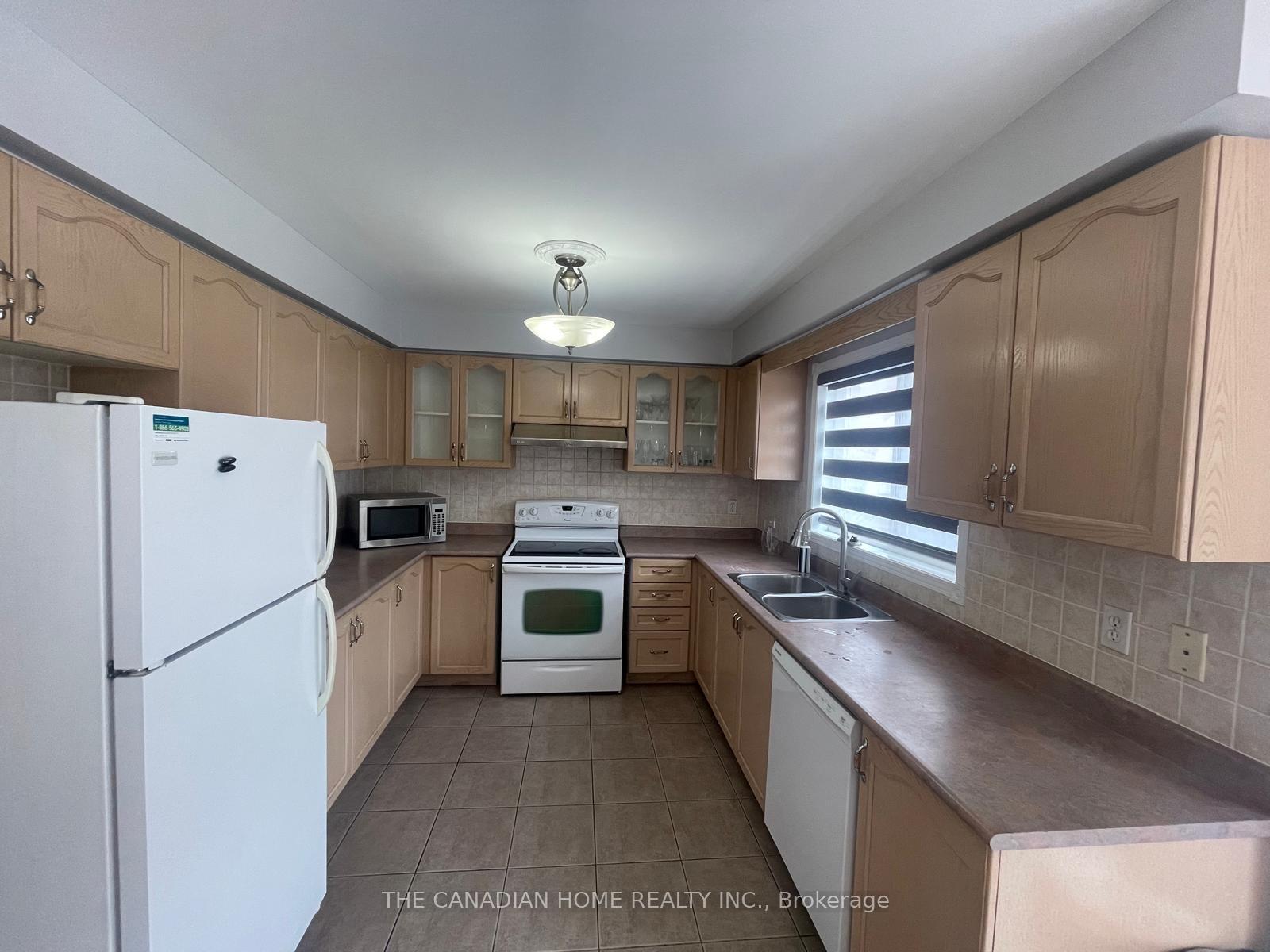 Photo 15 of 63 Heartleaf Crescent, Brampton, Fletcher's Meadow — HOMEH