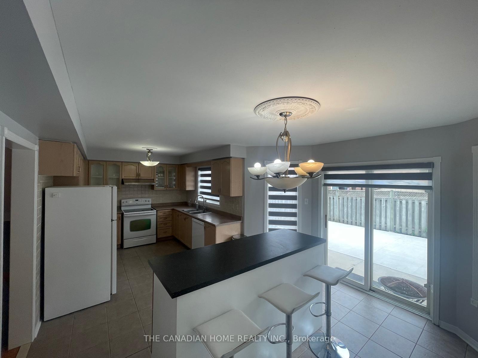 Photo 5 of 63 Heartleaf Crescent, Brampton, Fletcher's Meadow — HOMEH