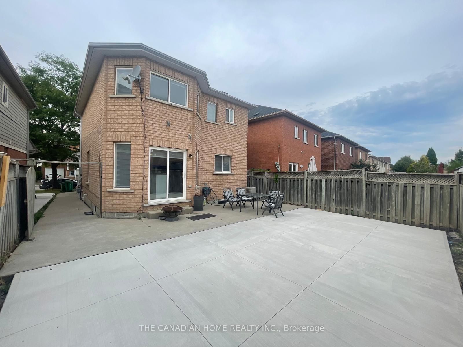 Photo 18 of 63 Heartleaf Crescent, Brampton, Fletcher's Meadow — HOMEH