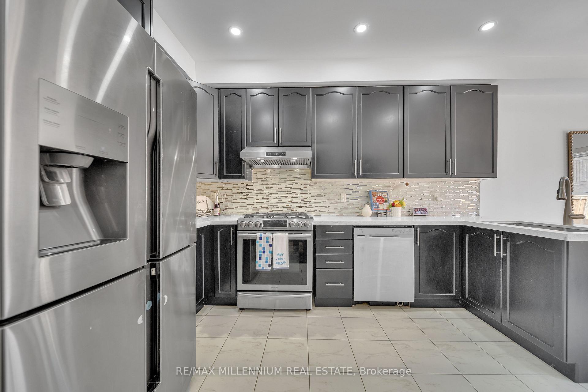 Photo 18 of 86 Cookview Drive, Brampton, Sandringham-Wellington — HOMEH