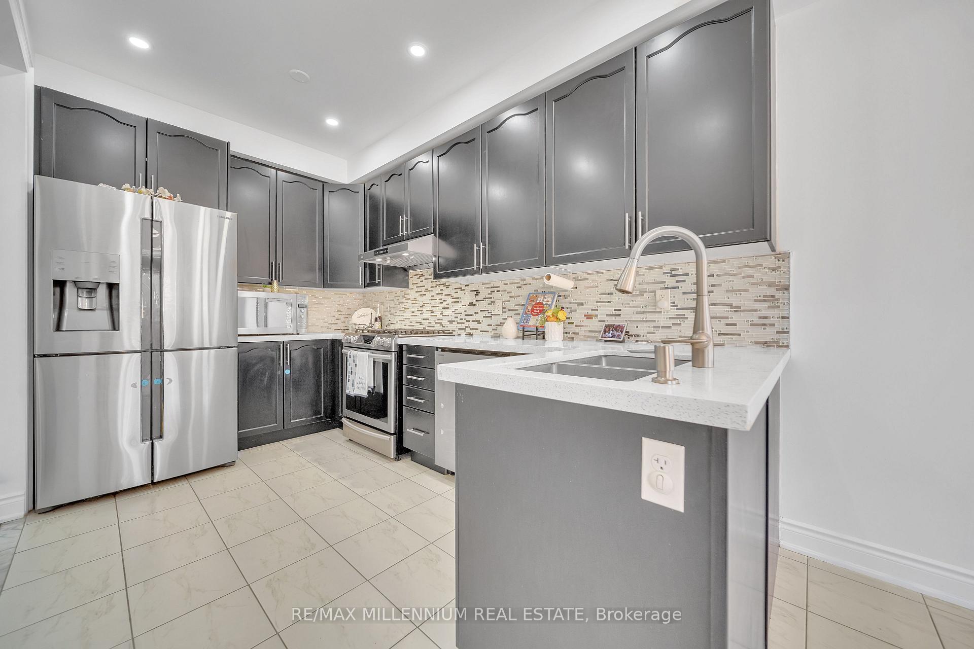 Photo 19 of 86 Cookview Drive, Brampton, Sandringham-Wellington — HOMEH