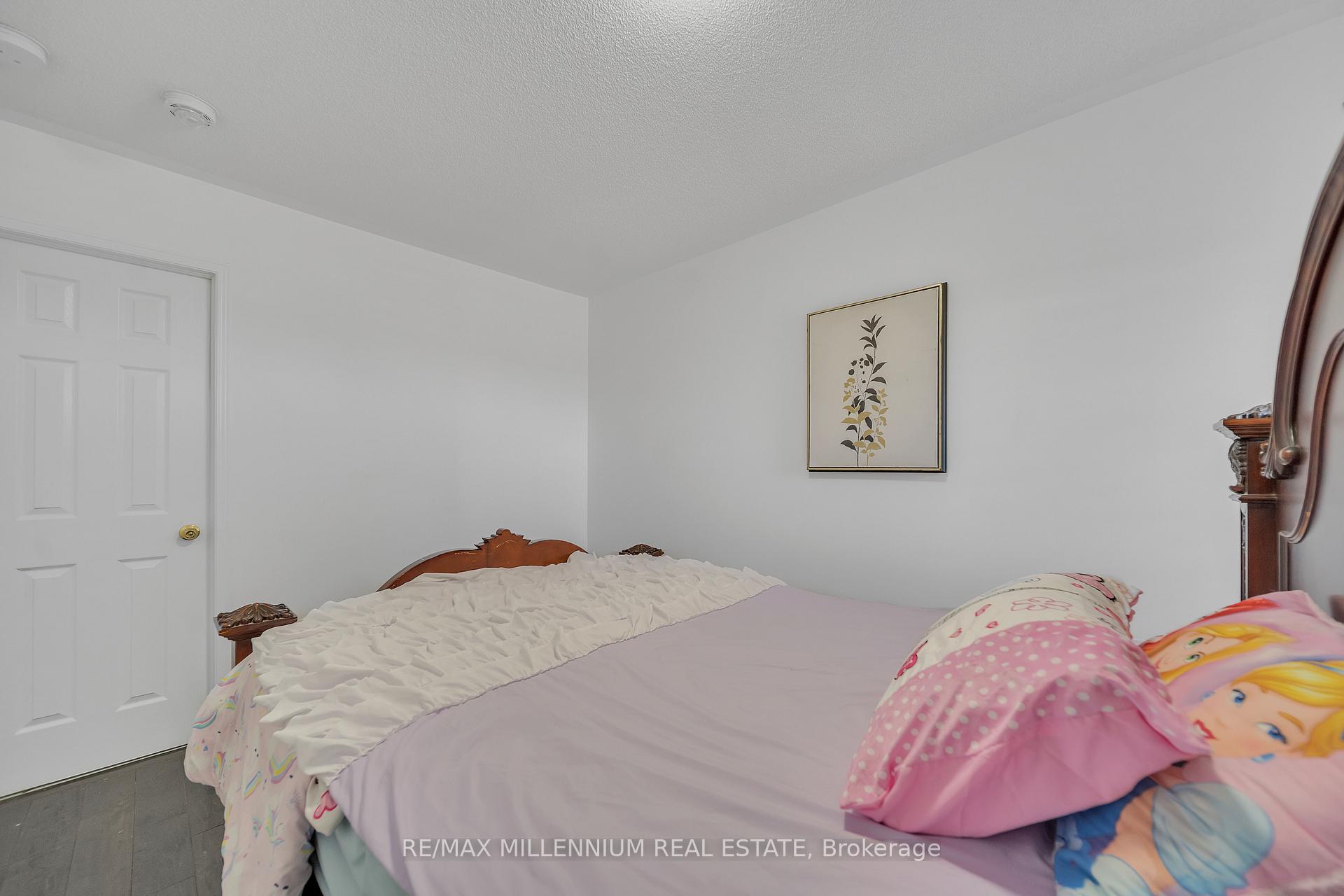 Photo 32 of 86 Cookview Drive, Brampton, Sandringham-Wellington — HOMEH