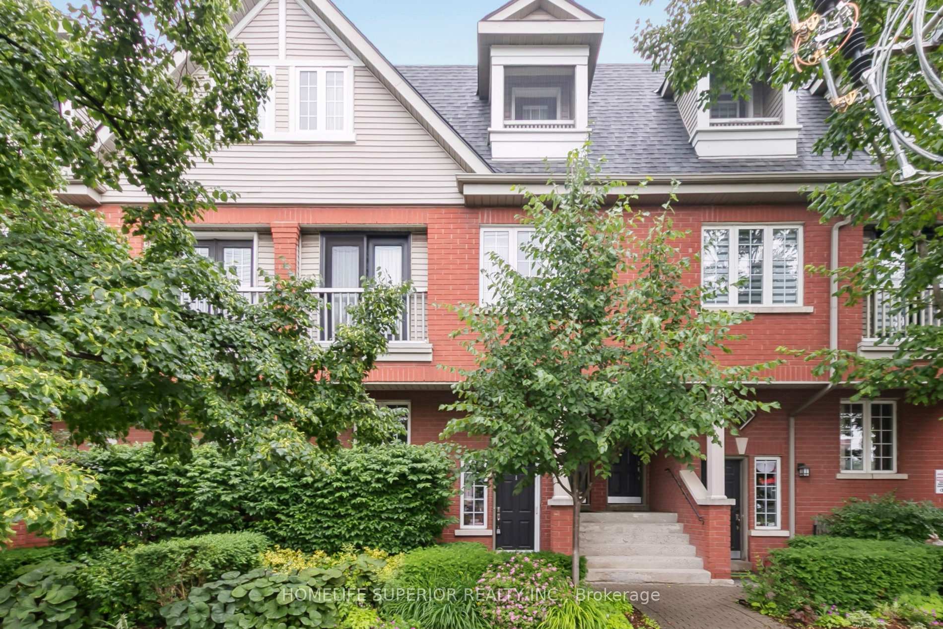 Front of Unit 1, 122 Strachan Avenue
