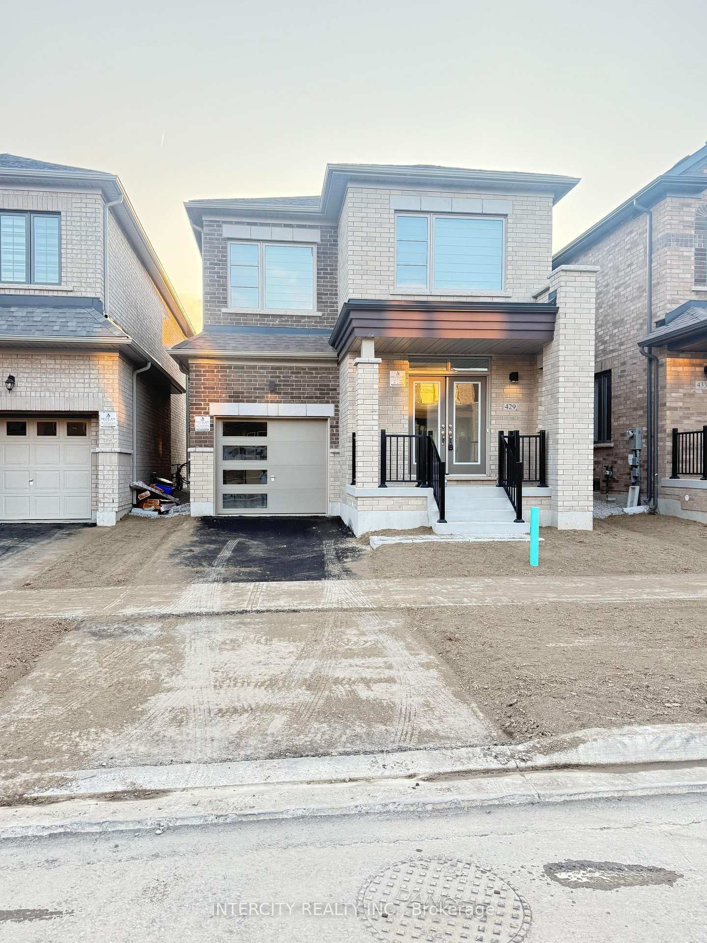 Photo 1 of 429 Kennedy Circle W, Milton, Cobban — HOMEH