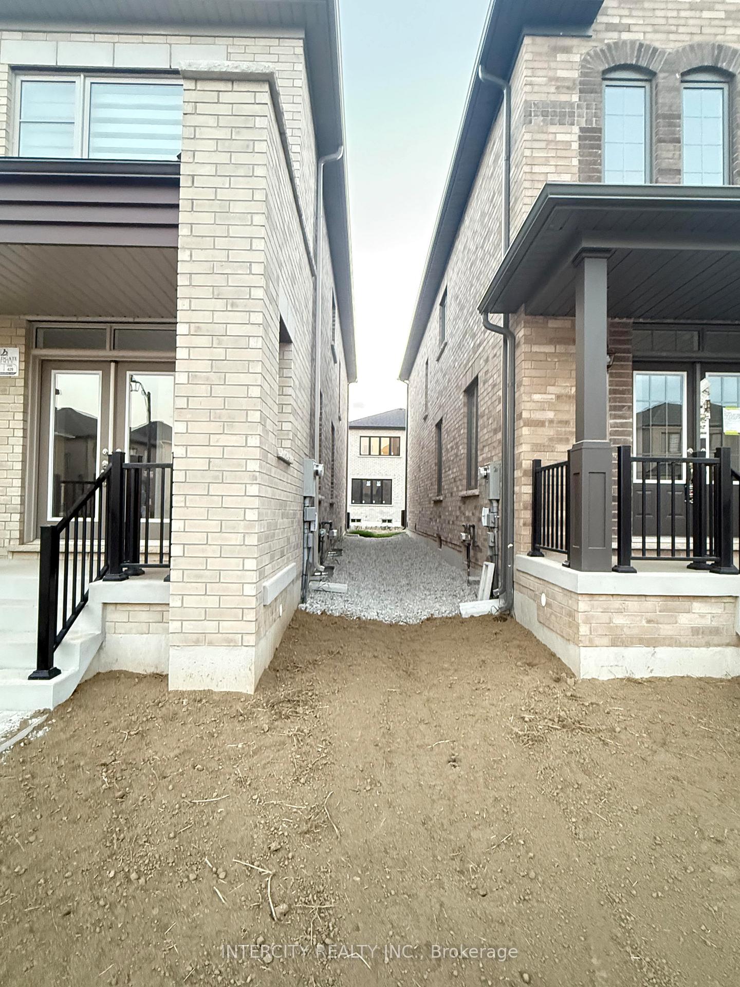 Photo 3 of 429 Kennedy Circle W, Milton, Cobban — HOMEH