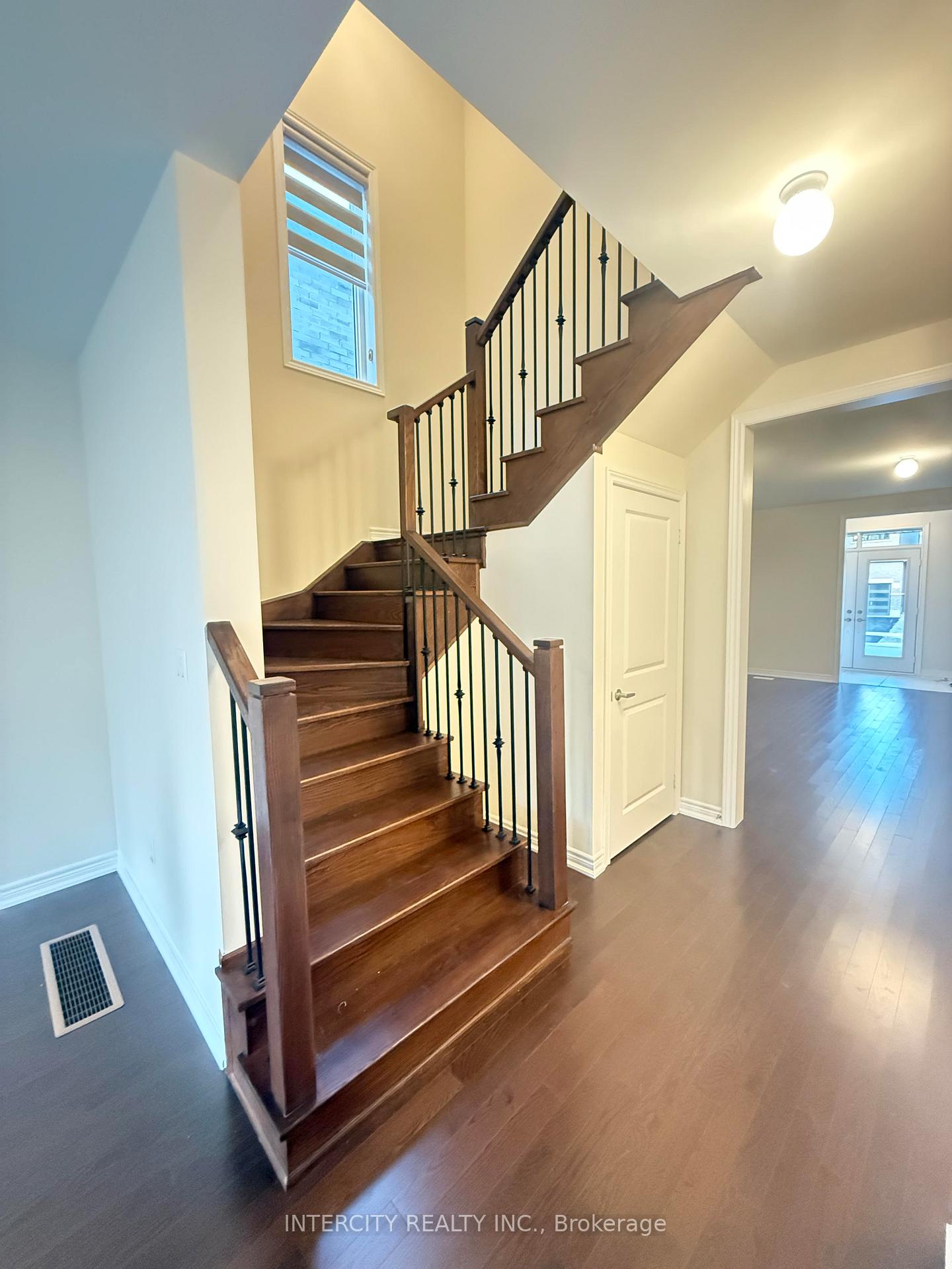 Photo 15 of 429 Kennedy Circle W, Milton, Cobban — HOMEH