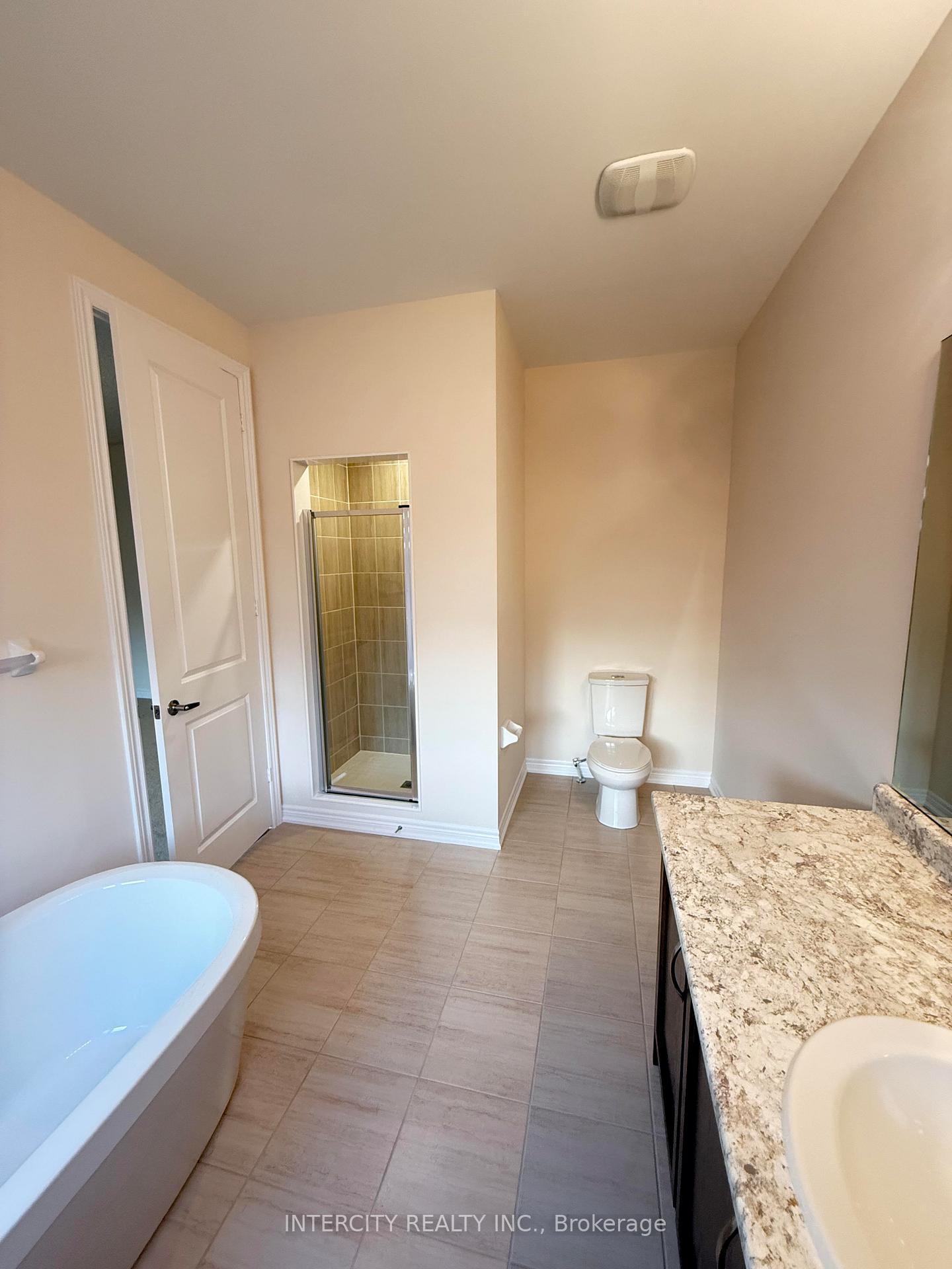 Photo 5 of 429 Kennedy Circle W, Milton, Cobban — HOMEH