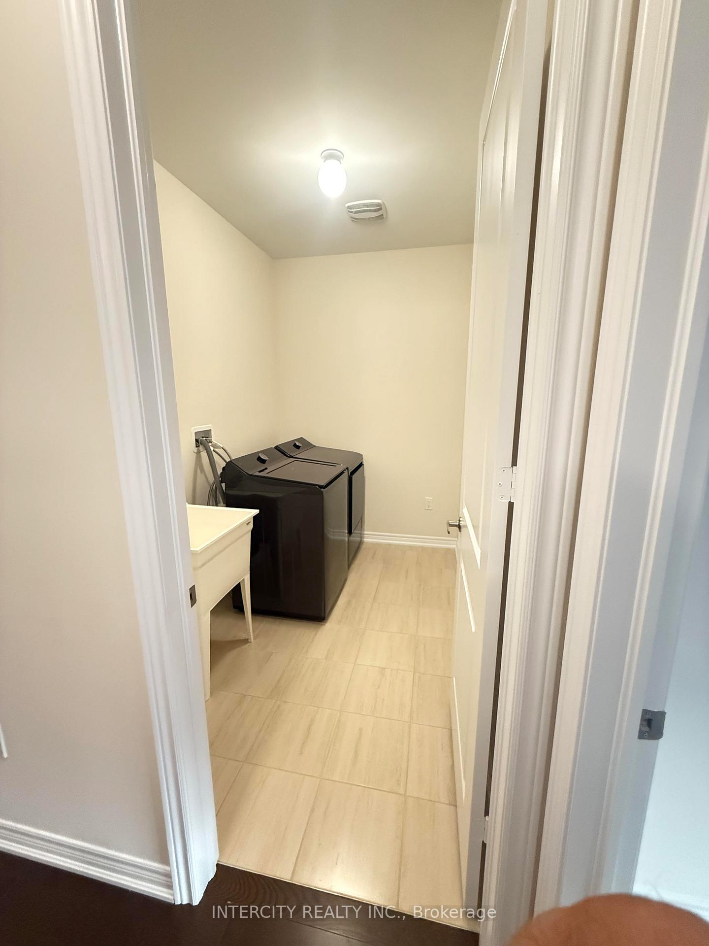 Photo 10 of 429 Kennedy Circle W, Milton, Cobban — HOMEH