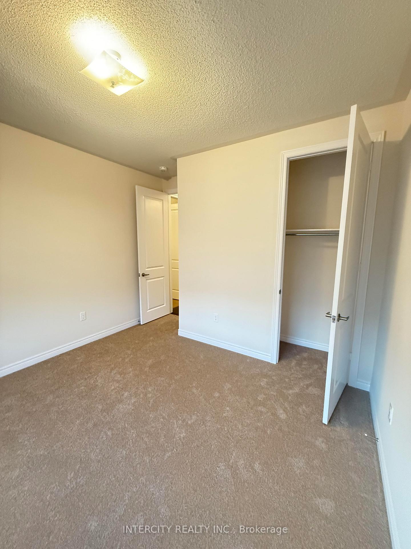 Photo 13 of 429 Kennedy Circle W, Milton, Cobban — HOMEH
