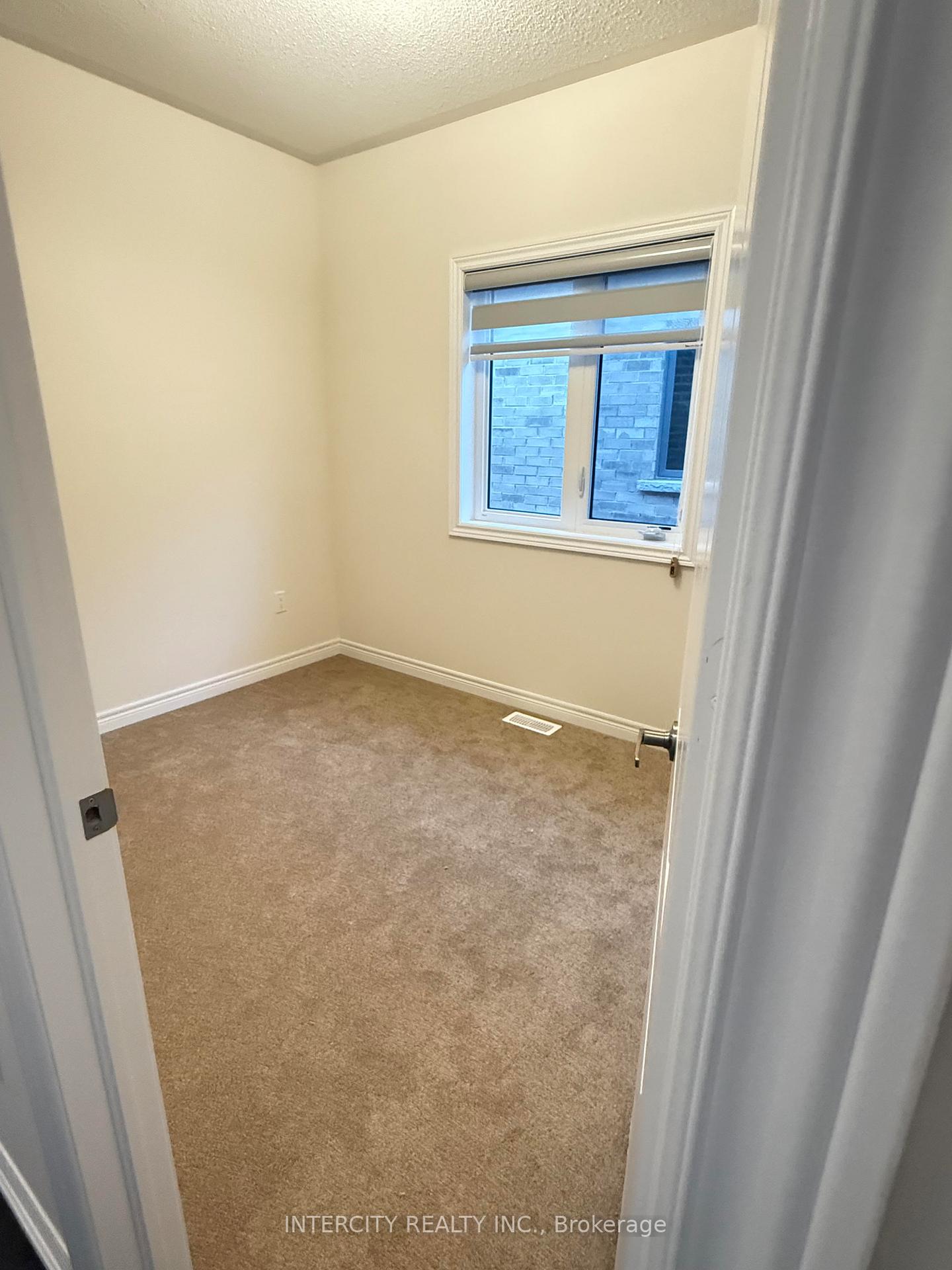 Photo 22 of 429 Kennedy Circle W, Milton, Cobban — HOMEH